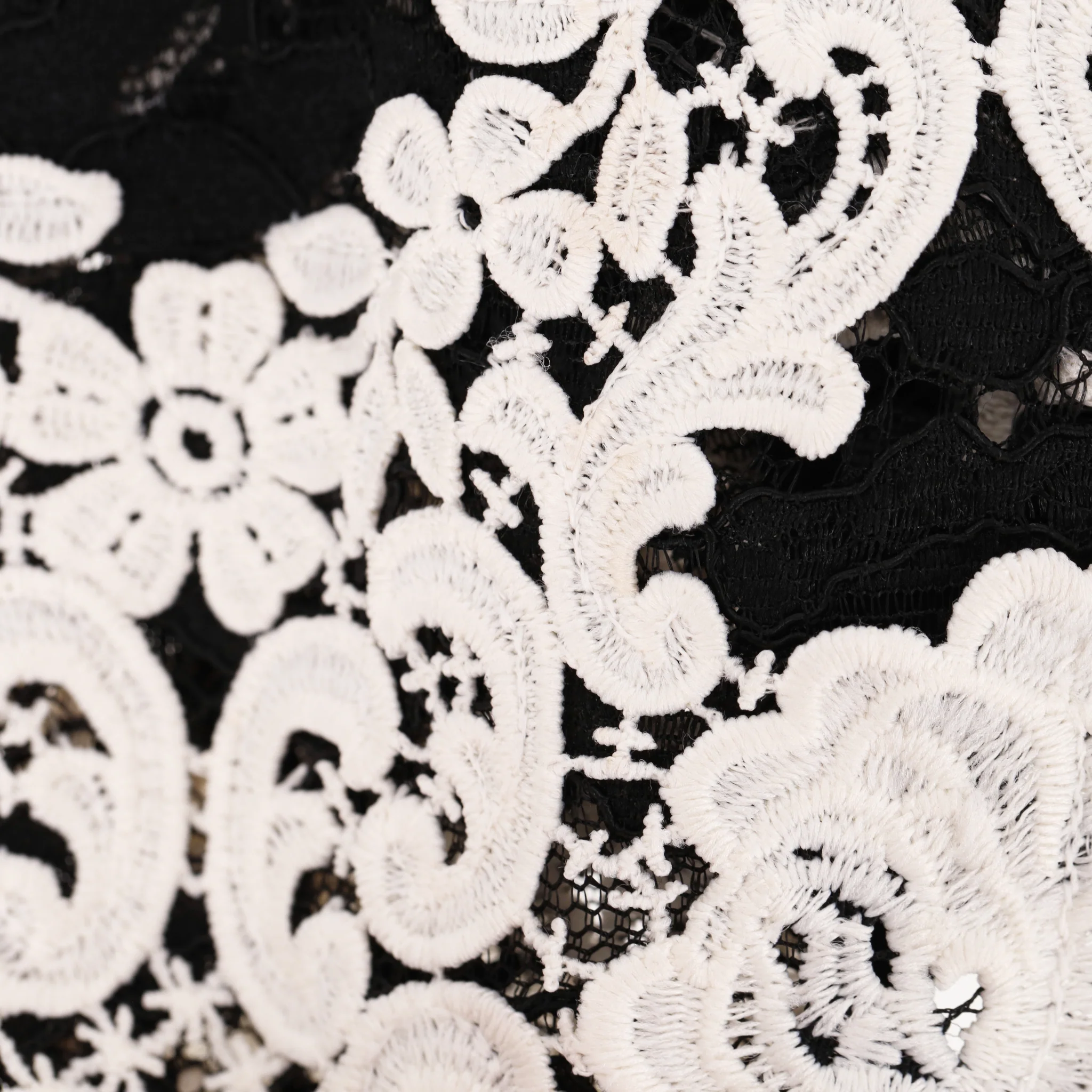 Alexis Floral Lace Detailed Midi Dress. Size M - Image 9