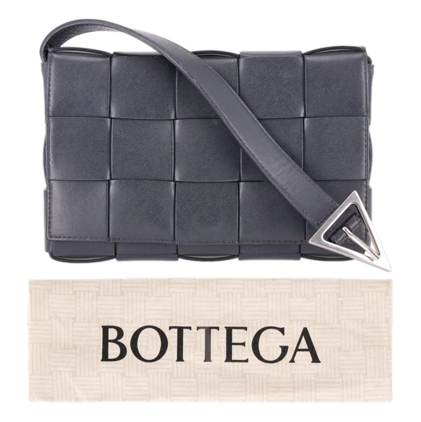 Bottega Veneta Cassette Leather Medium Crossbody/Shoulder Bag - Image 2