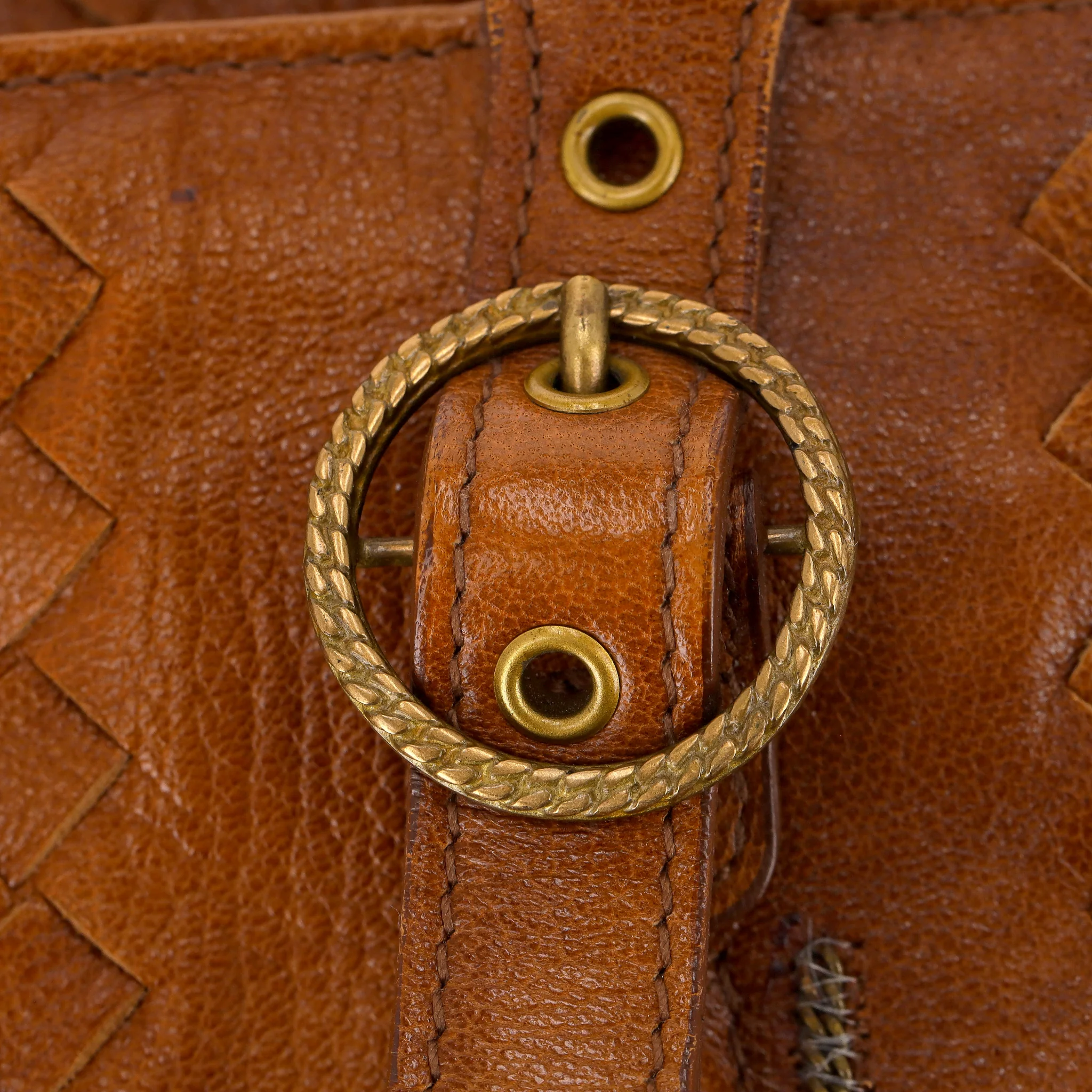 Bottega Veneta Intrecciato Chain-Link Trim Leather Shoulder Bag - Image 6
