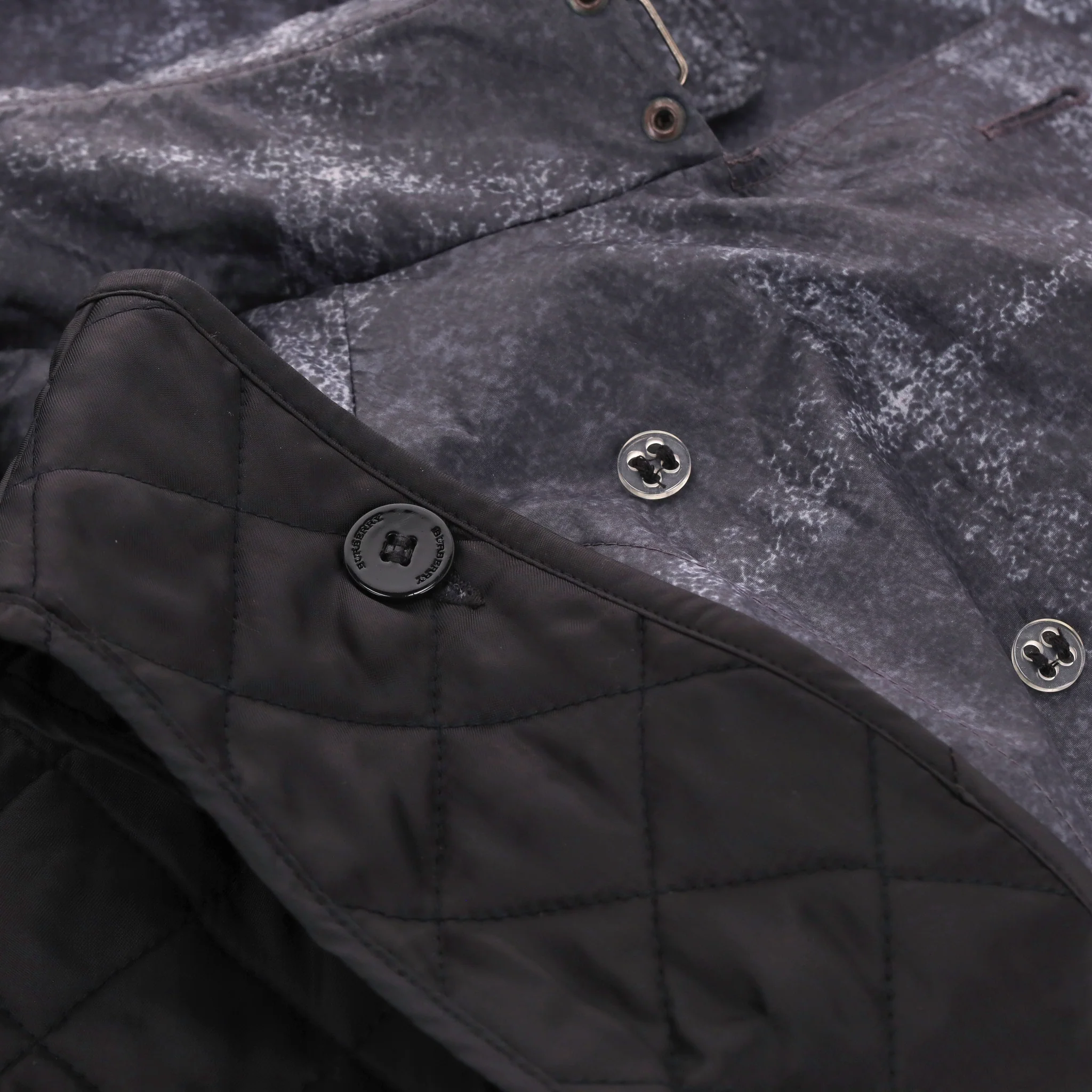 Burberry London Checked Trench Coat. Size S/M - Image 7