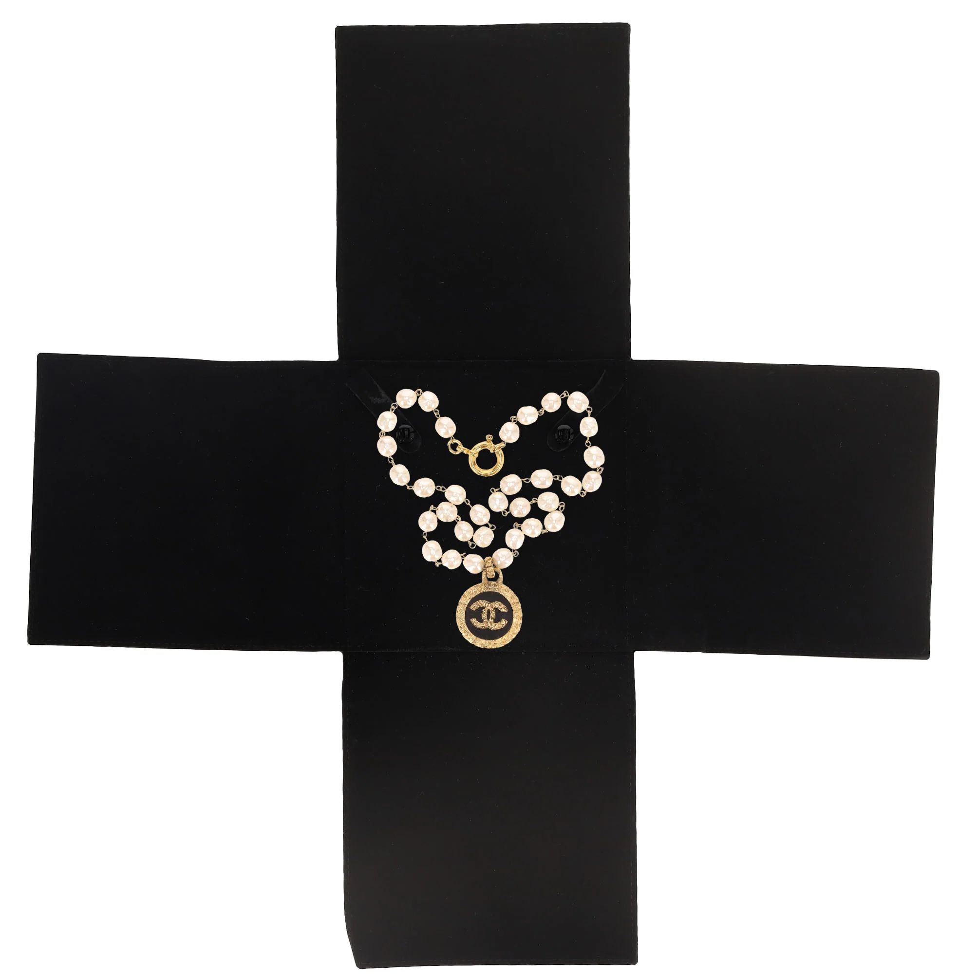 Chanel 1990's Rare Vintage 'CC' Logo 24k Gold Plated Medallion Pearl Necklace - Image 4