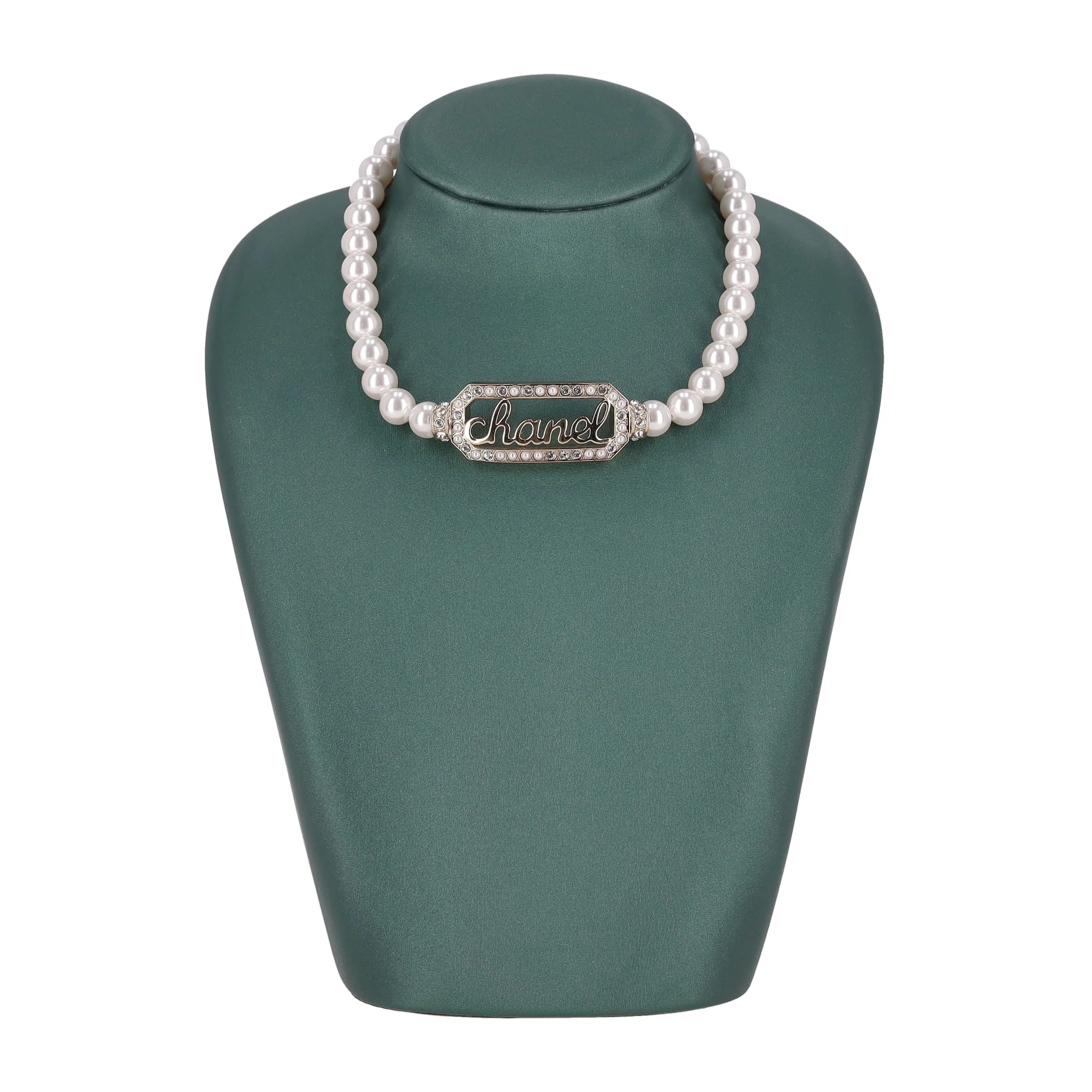 Chanel Pearl Choker Necklace With Crystal Embellished 'Chanel' Signature - Image 4