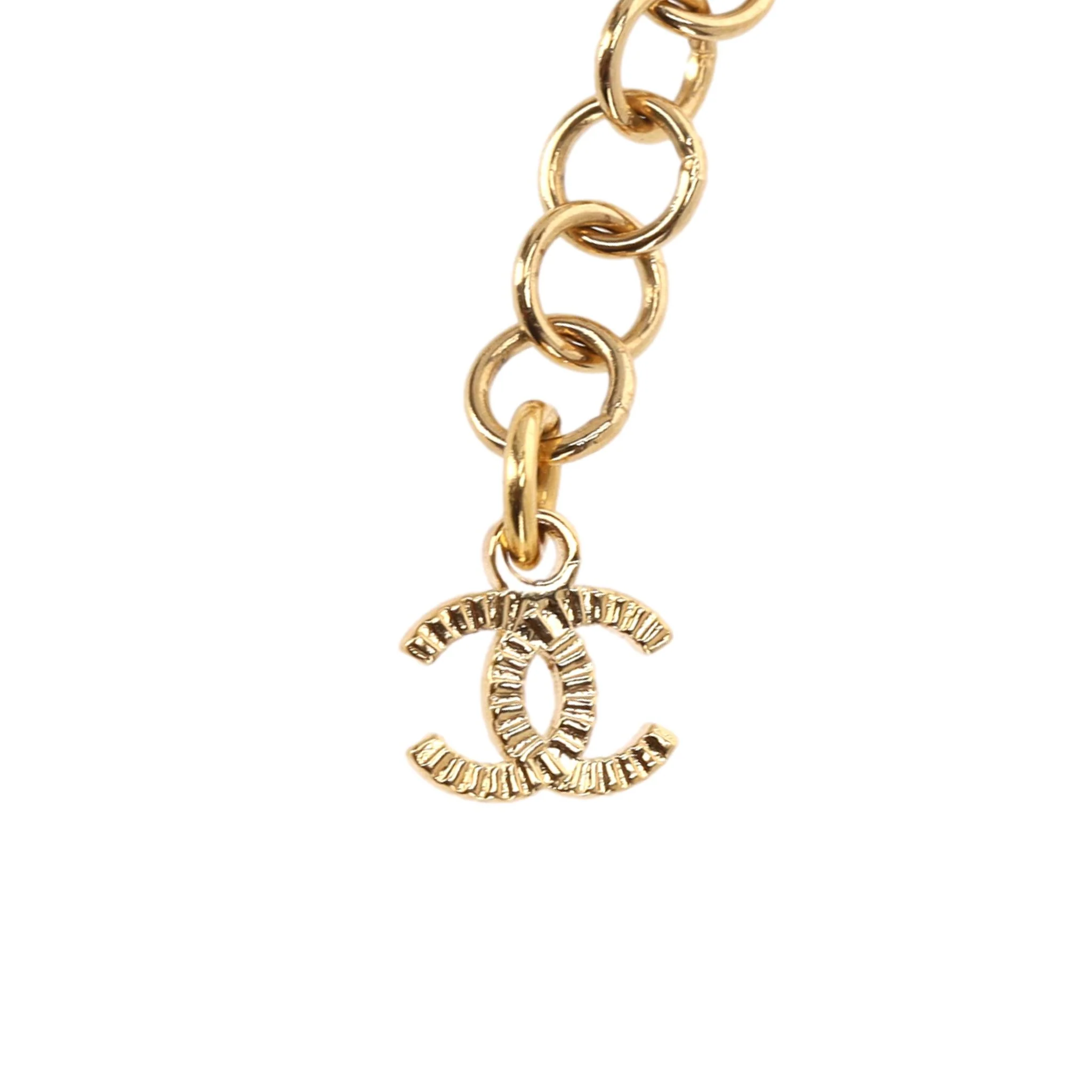 Chanel 2024 Collection Pearl Choker Necklace With 'CC' Logo Heart Pendants - Image 6