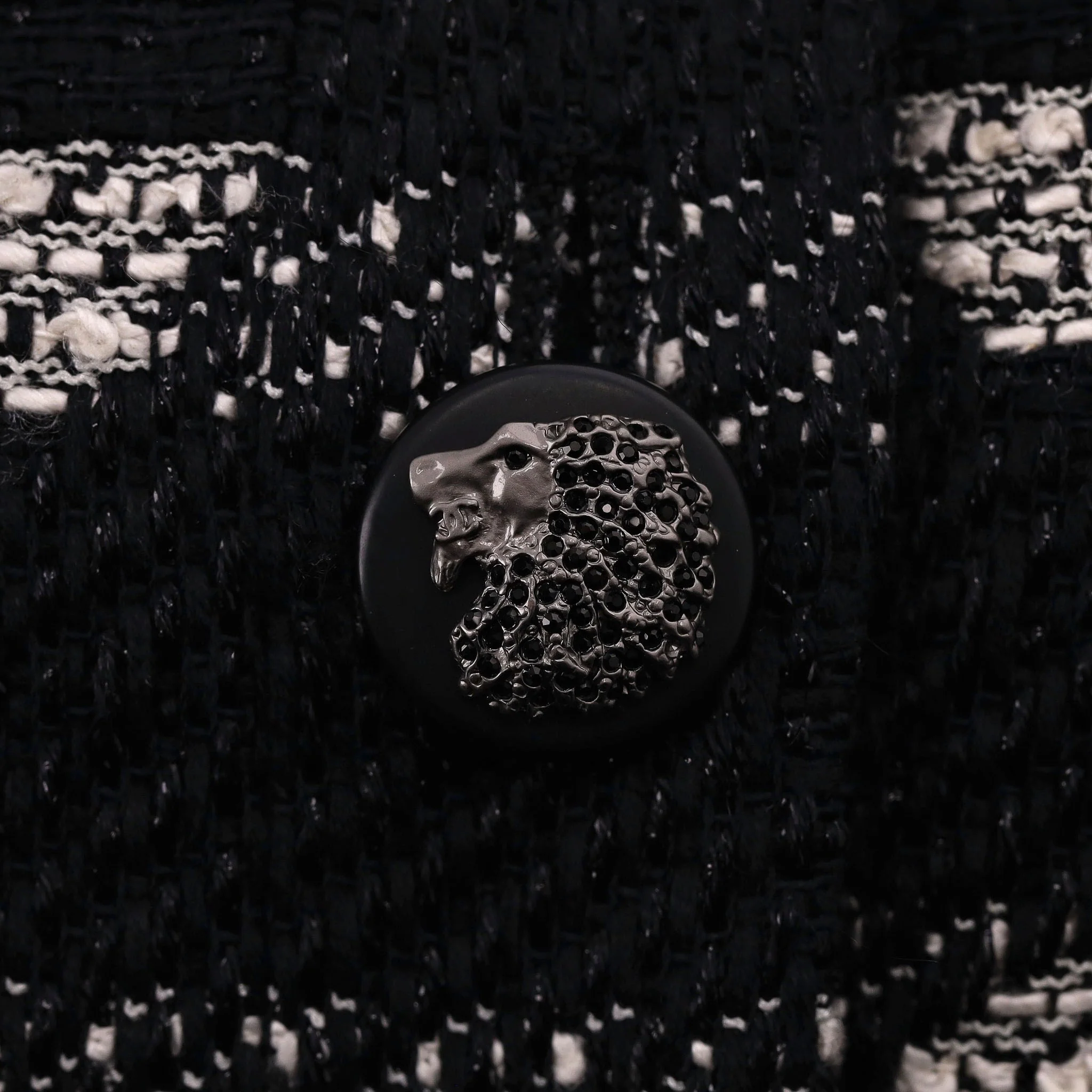 Chanel 'CC' Logo & Chain Detail Tweed Jacket. Size 42FR - Image 6