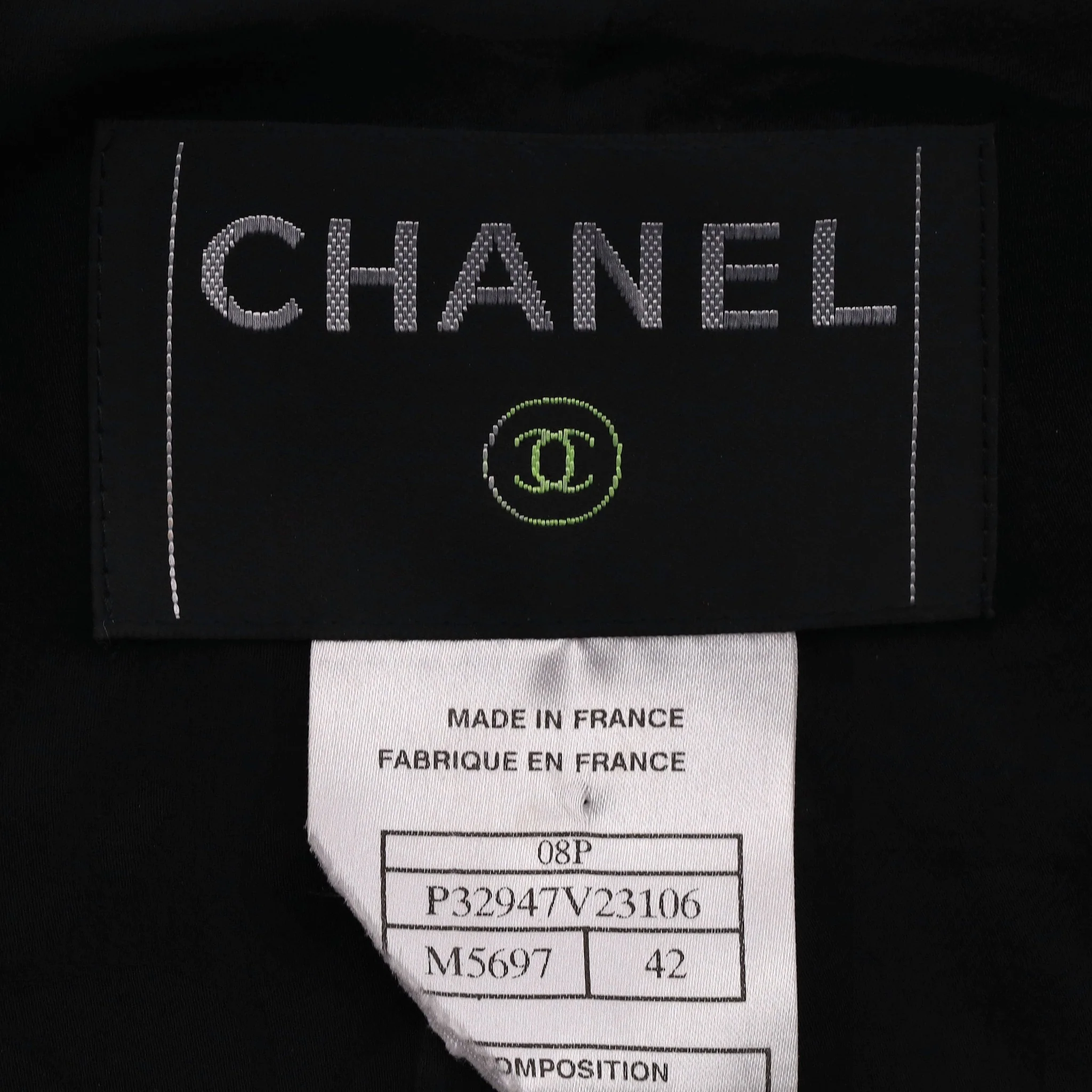 Chanel 'CC' Logo & Chain Detail Tweed Jacket. Size 42FR - Image 8