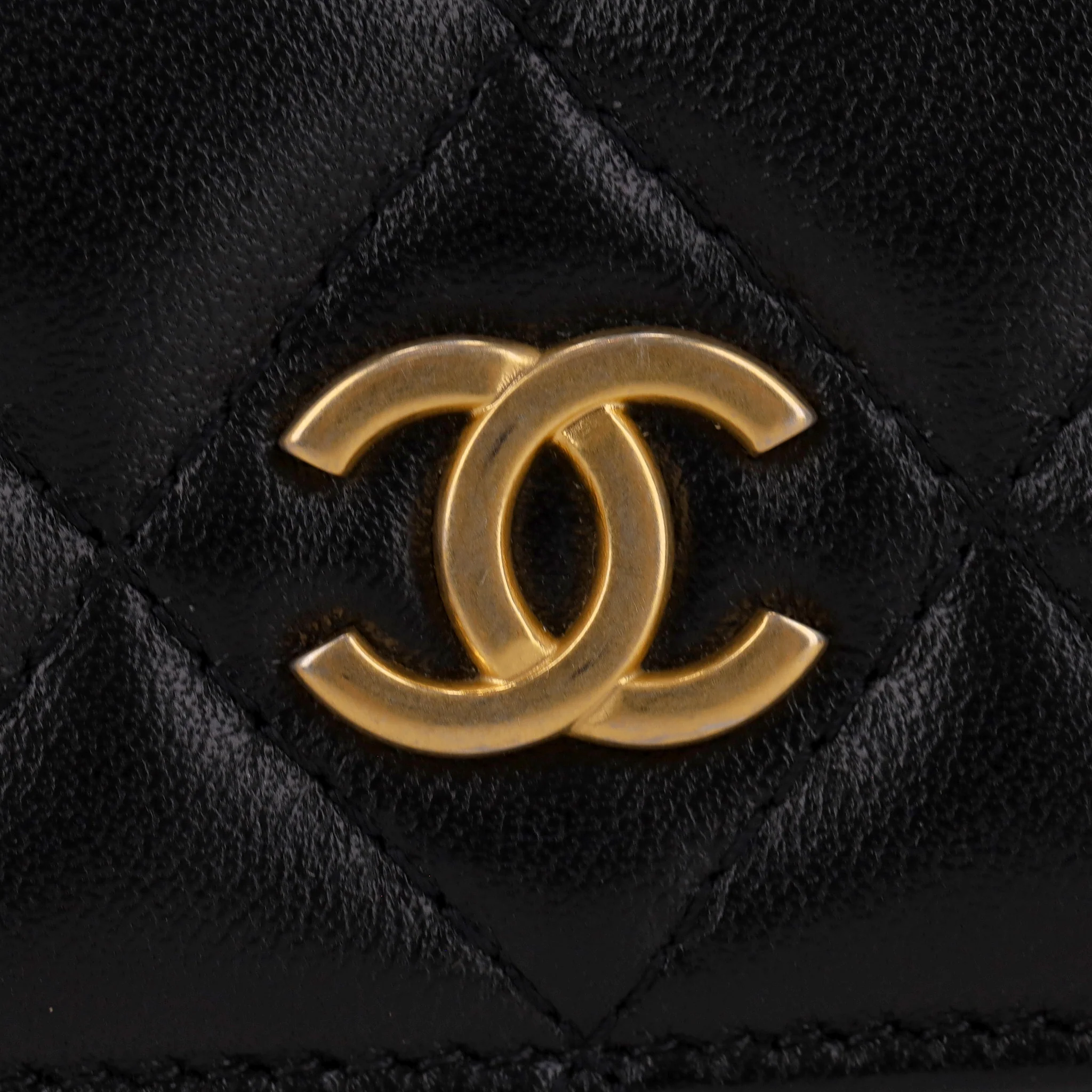 Chanel 'CC' Logo Diamond Quilted Lambskin Leather Card/Wallet On Chain With Ruffled Shoulder Pad - Image 10