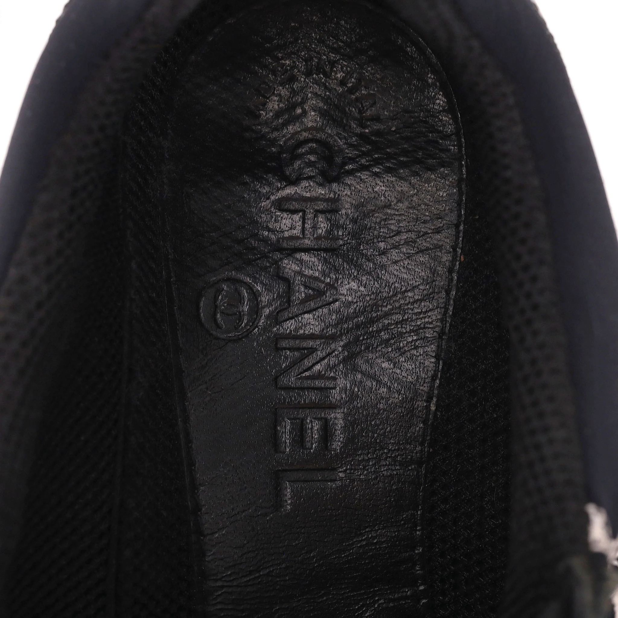 Chanel 'CC' Logo Embroidered Neoprene & Leather Sneakers. Size 36 - Image 7
