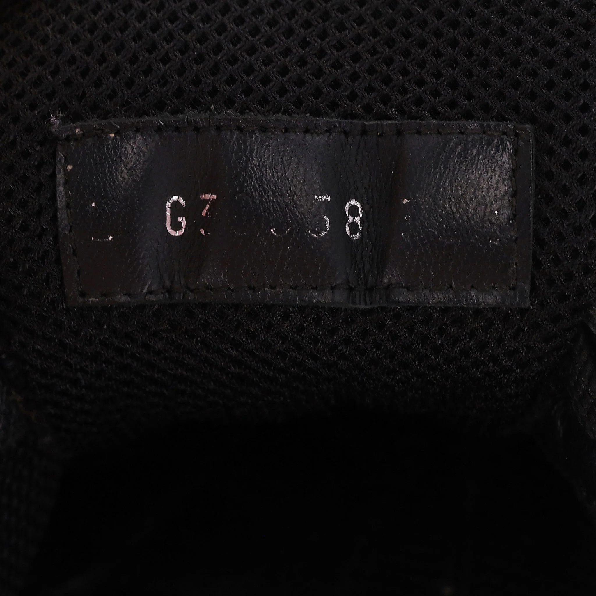 Chanel 'CC' Logo Embroidered Neoprene & Leather Sneakers. Size 36 - Image 8
