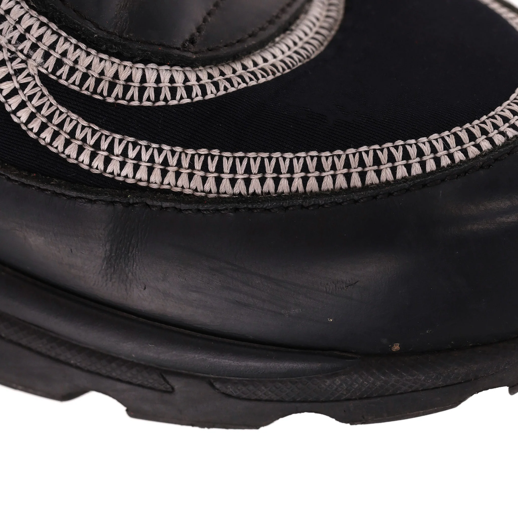 Chanel 'CC' Logo Embroidered Neoprene & Leather Sneakers. Size 36 - Image 9