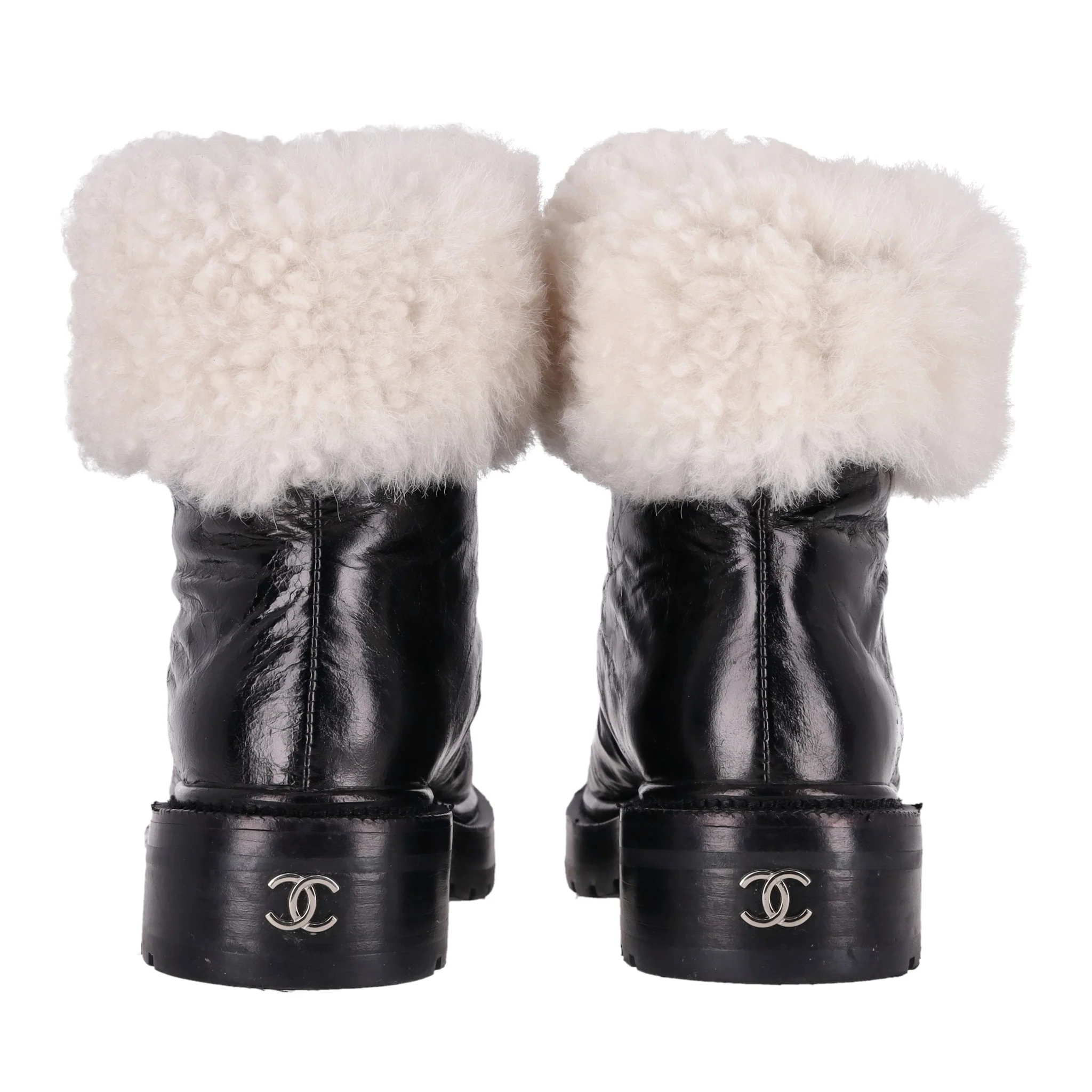Chanel 'CC' Logo Lambskin & Shearing Ankle Boots. Size 36 - Image 5
