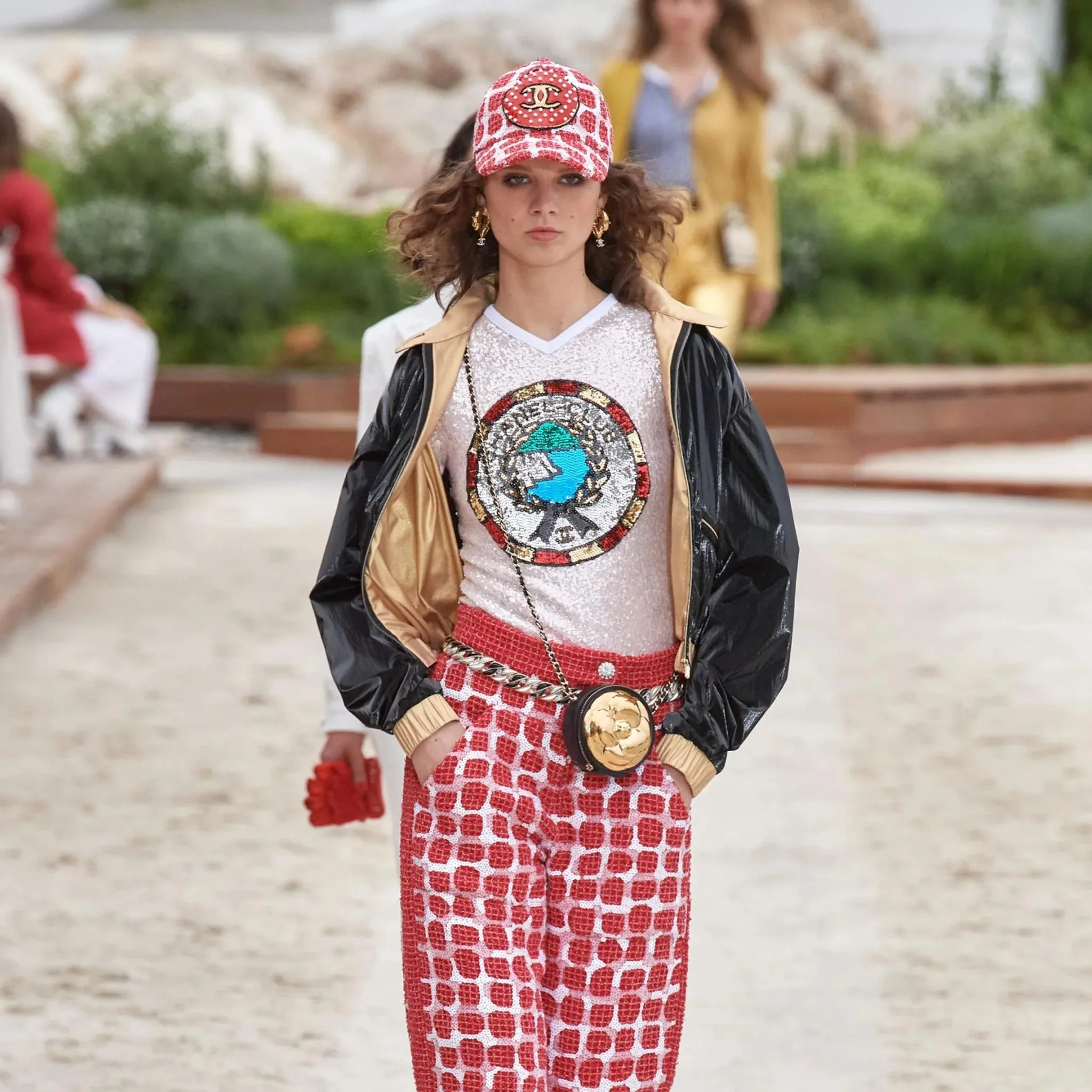 Chanel Cruise Collection 2023 - Sequin Top With Logo Design. Size 38FR - Image 8