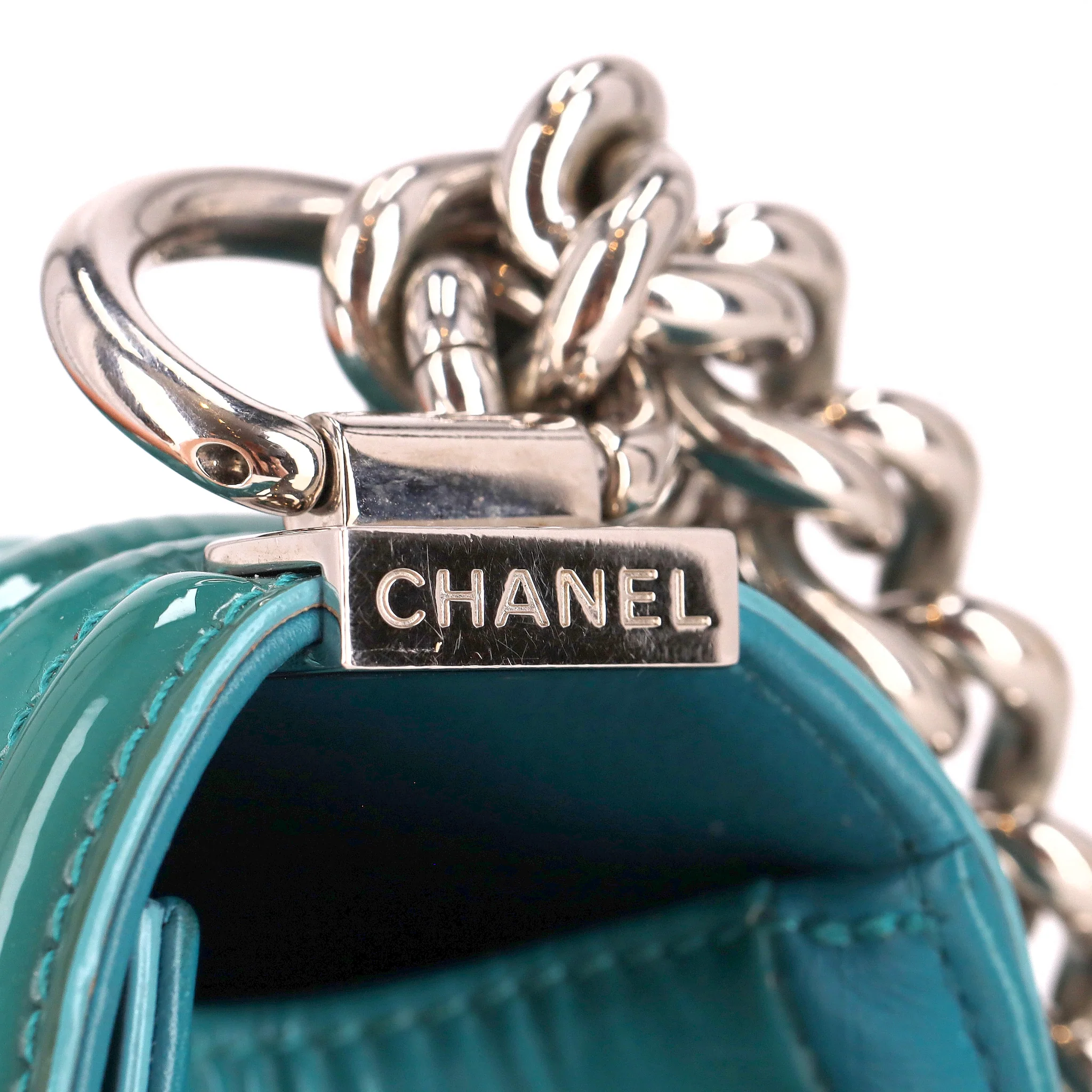 Chanel Diamond Quilted Patent Leather Plexiglass Medium Boy Flap Bag - Image 8