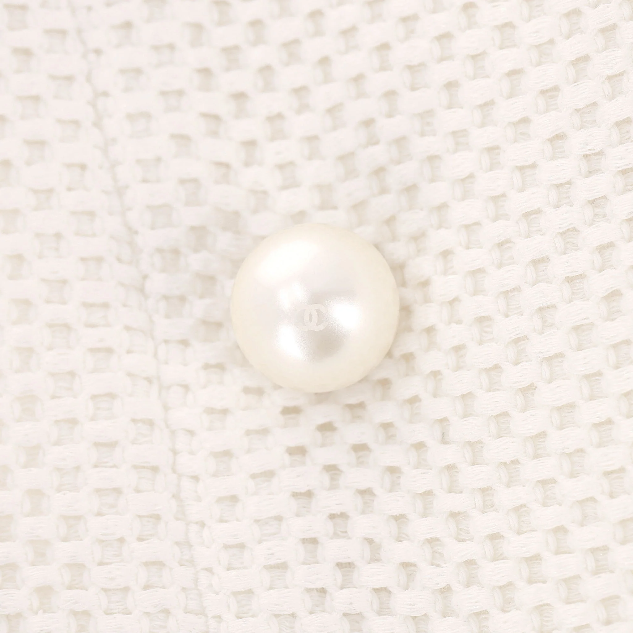 Chanel Double-Breasted Cotton Tweed Jacket With 'CC' Logo Pearl Buttons. Size 40FR - Image 6