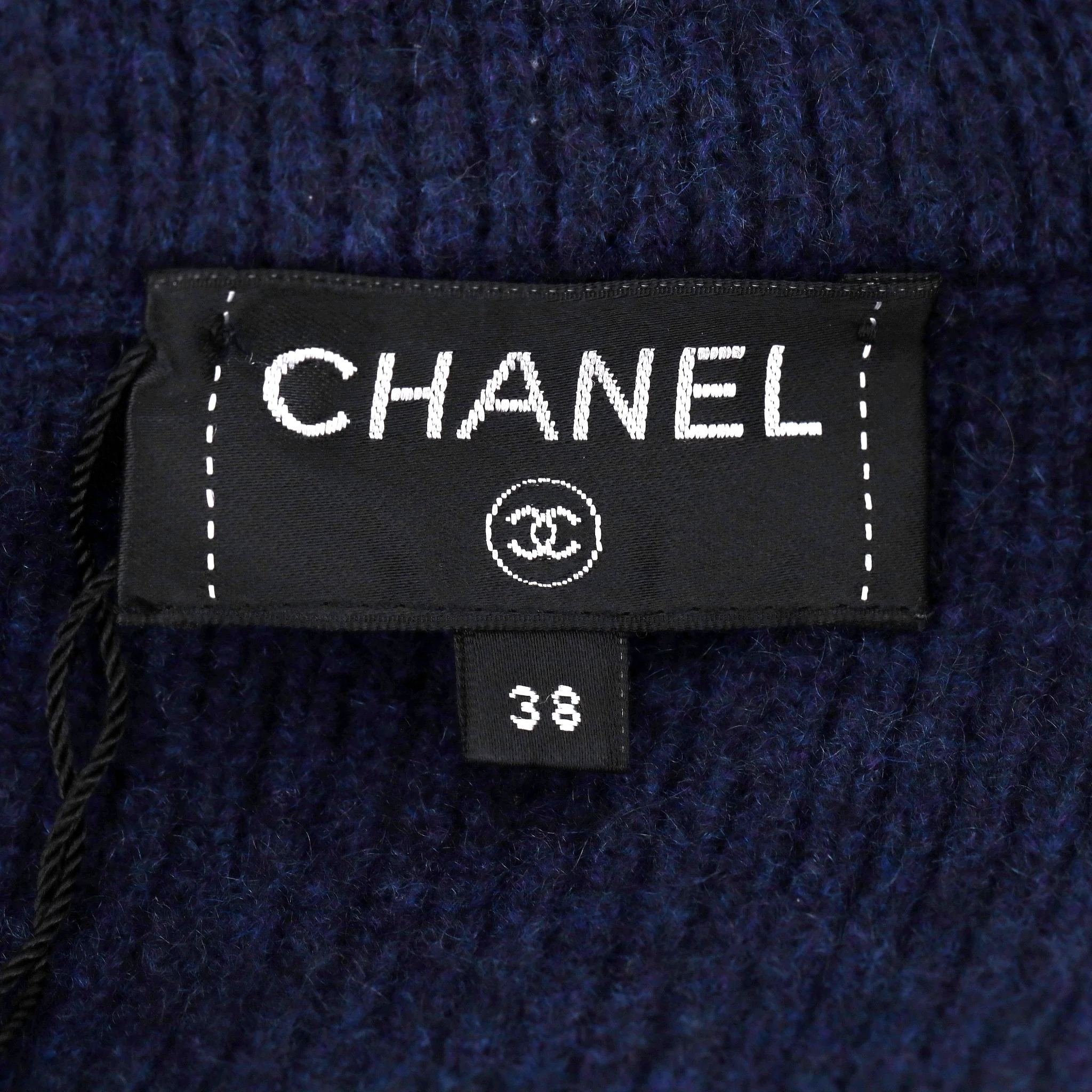 Chanel 'Gabrielle Coco' Embroidered Belted Cashmere Coat. Size 38FR - Image 9