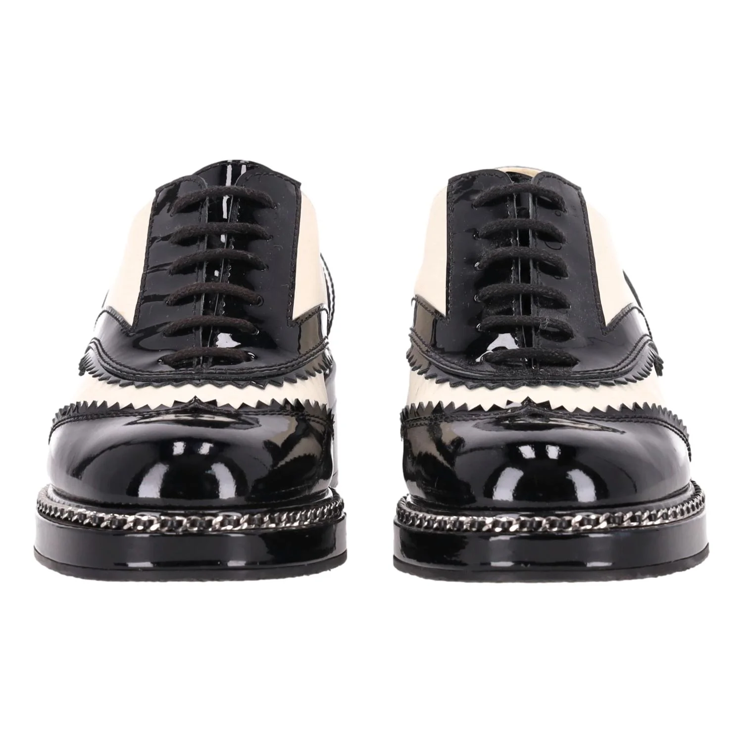 Chanel Two-Tone Patent Leather Chain & Logo Detail Oxford Brogues. Size 37.5 - Image 2