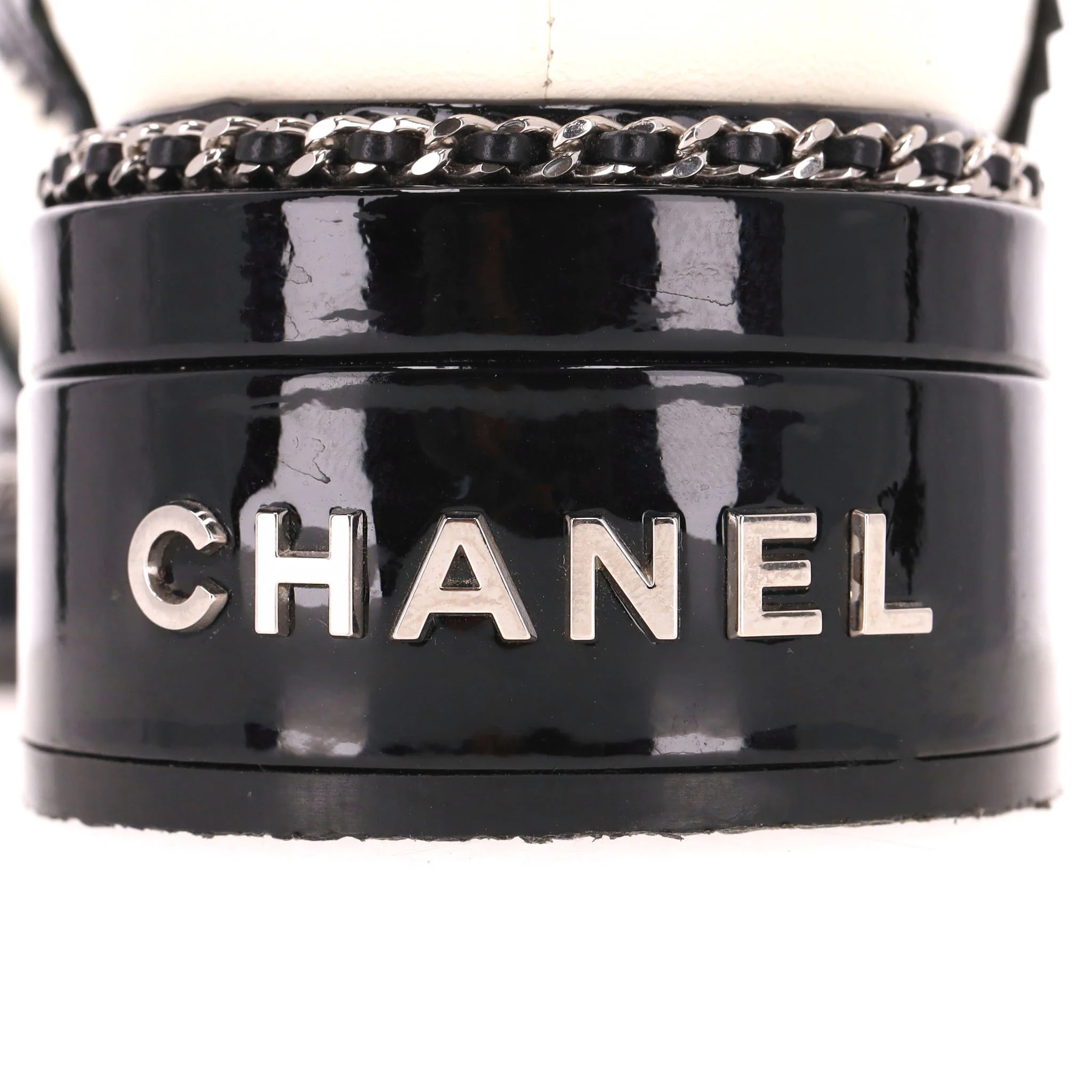 Chanel Two-Tone Patent Leather Chain & Logo Detail Oxford Brogues. Size 37.5 - Image 6