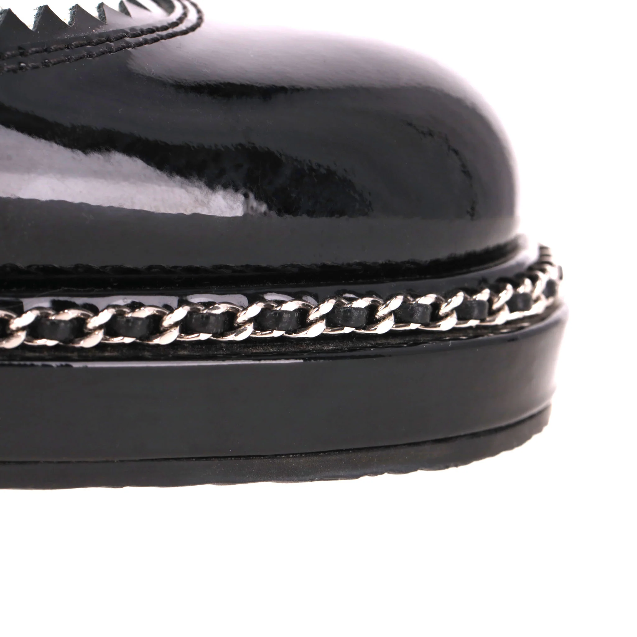 Chanel Two-Tone Patent Leather Chain & Logo Detail Oxford Brogues. Size 37.5 - Image 7