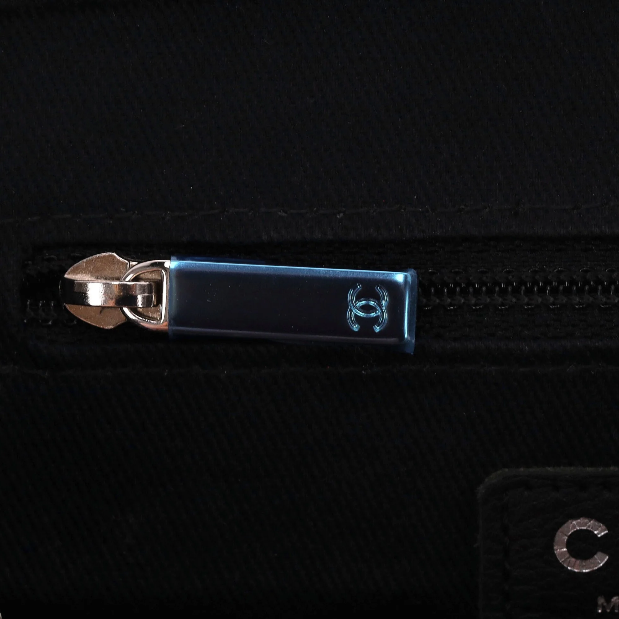 Chanel No5 & 'CC' Logo Fantasy Tweed Leather Bag - Image 10