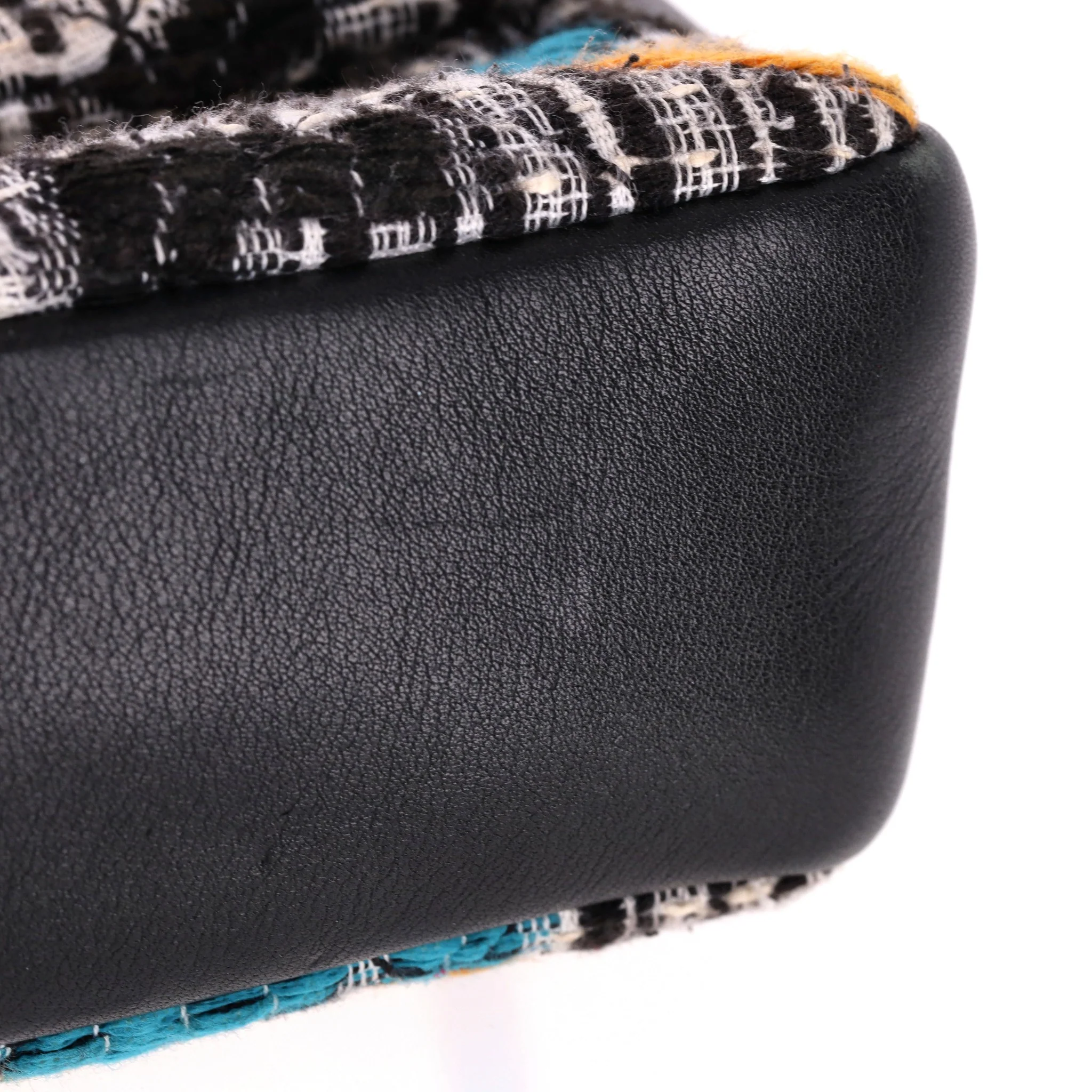 Chanel No5 & 'CC' Logo Fantasy Tweed Leather Bag - Image 11