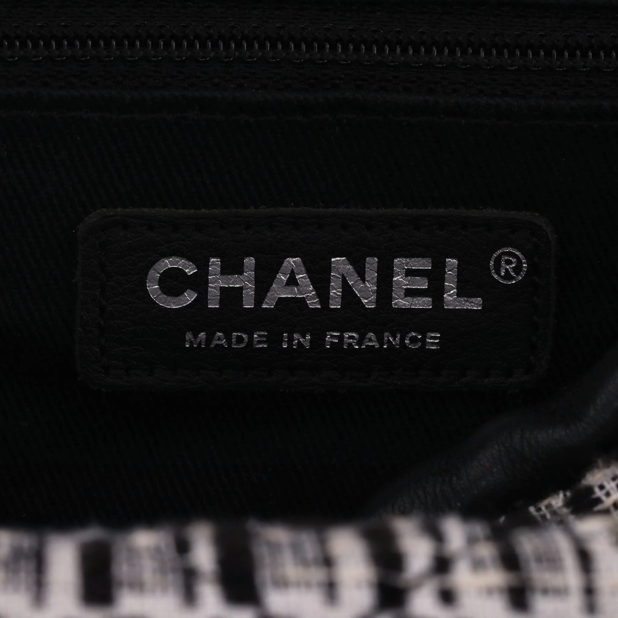 Chanel No5 & 'CC' Logo Fantasy Tweed Leather Bag - Image 8