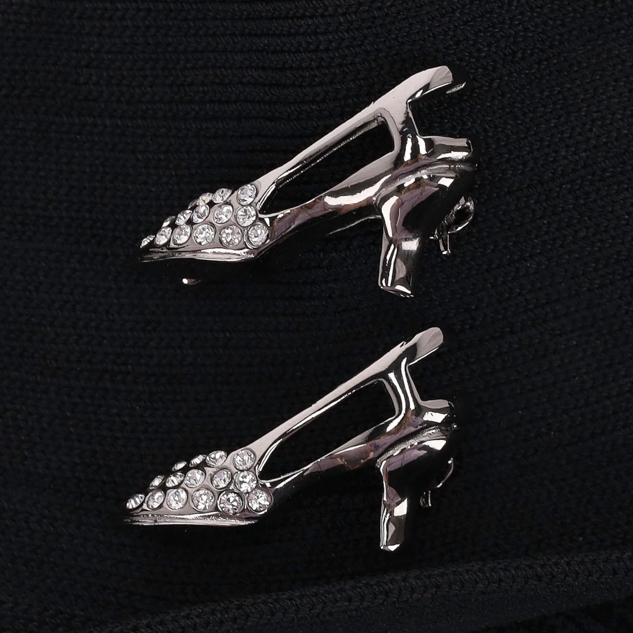 Chanel Off-The-Shoulder Dress With Crystal & 'CC' Logo Embellished Brooches. Size 40FR) - Image 7
