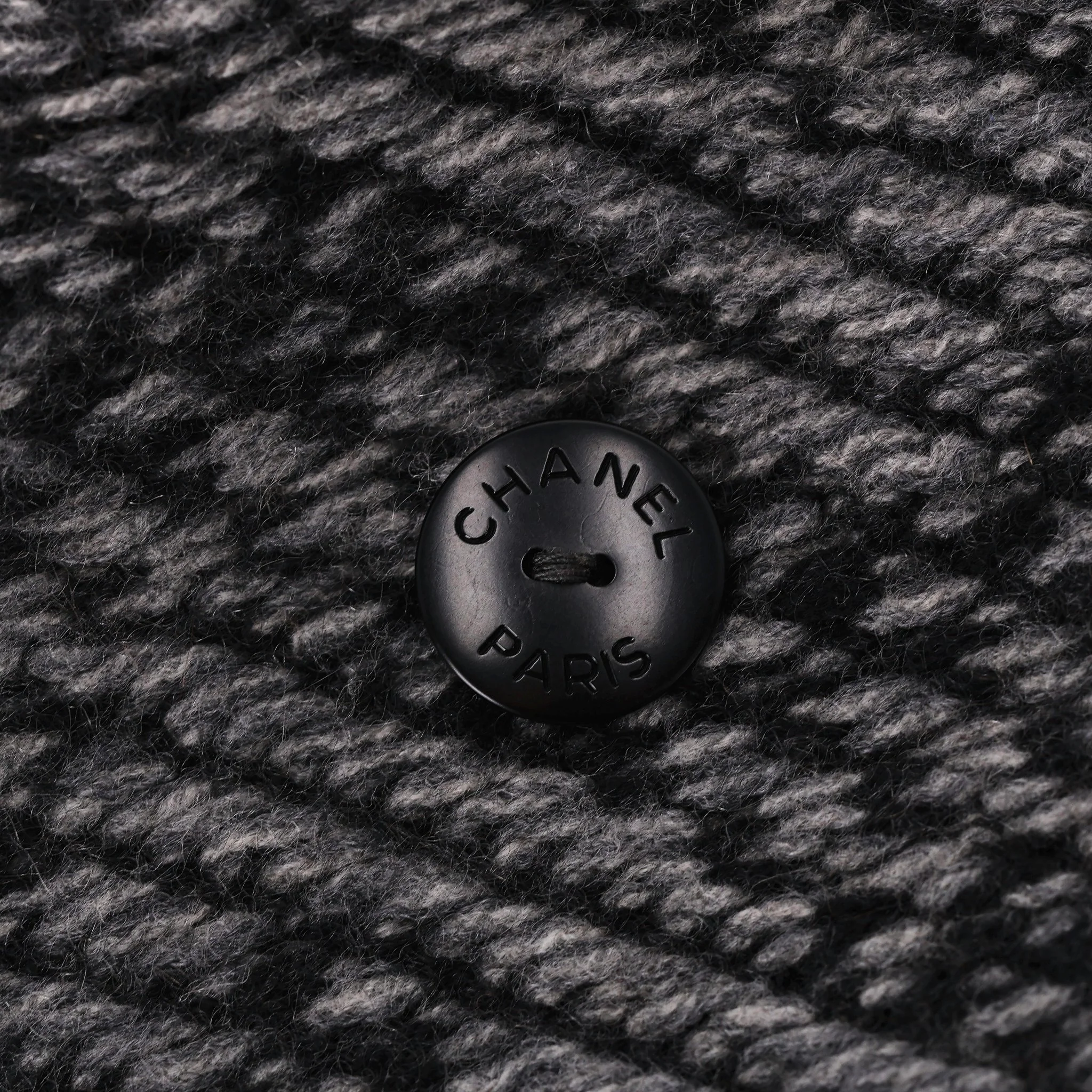 Chanel Cashmere Funnel Neck Cardigan/Jacket. Size 42FR - Image 8
