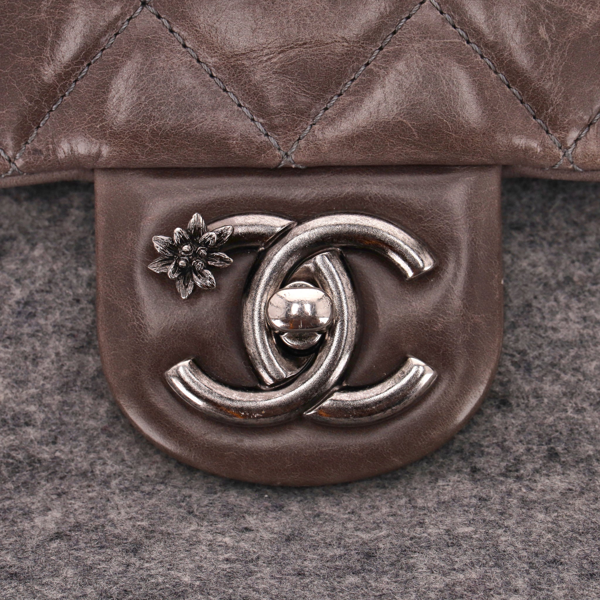 Chanel Paris-Salzburg Métiers d'Art Edelweiss Medium Flap Bag - Image 7