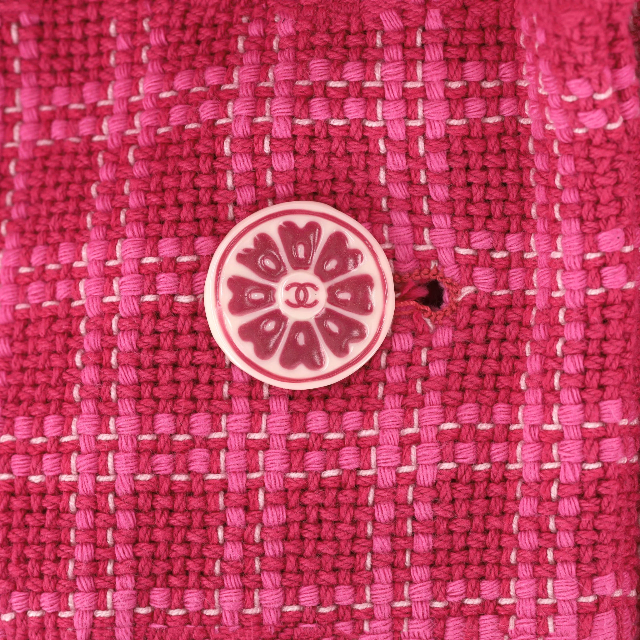 Chanel Paris Seoul Checked Cotton Tweed Jacket. Size 36FR - Image 5