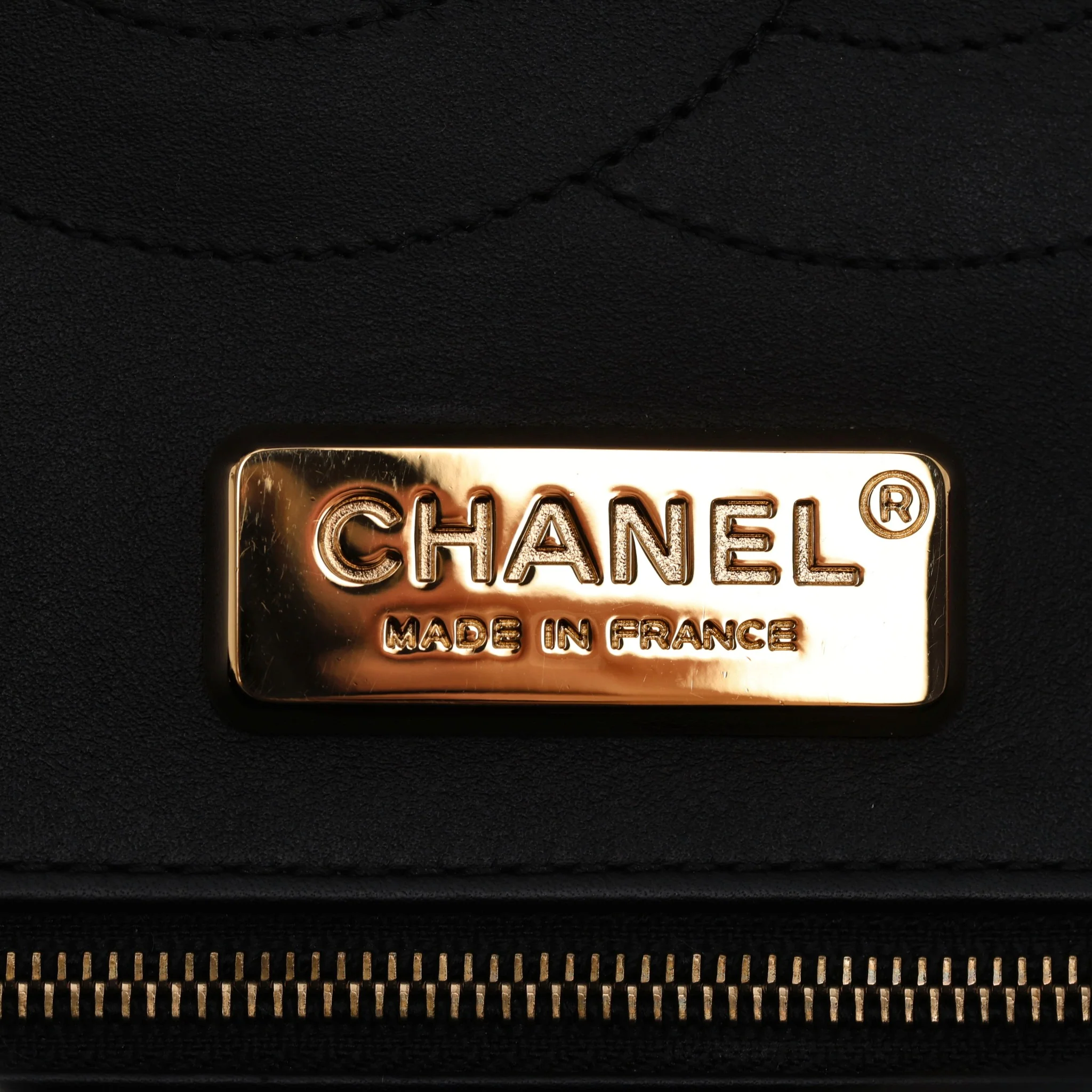 Chanel Shiny Alligator Jumbo Double Flap Bag - Image 12