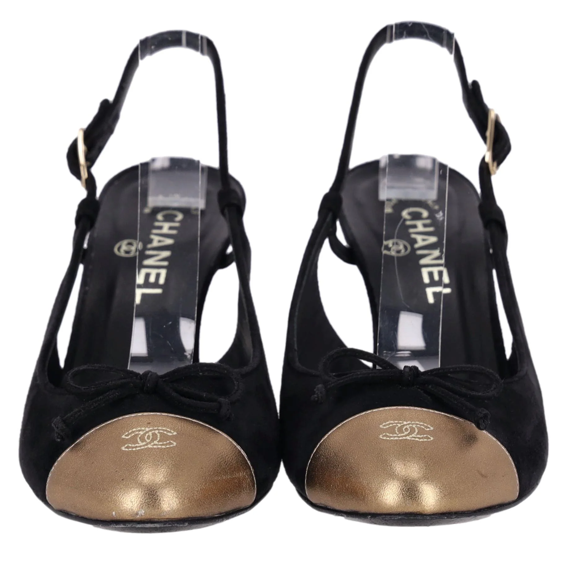 Chanel Suede Pumps With A Metallic 'CC' Logo Cap-Toe. Size 39.5 - Image 3