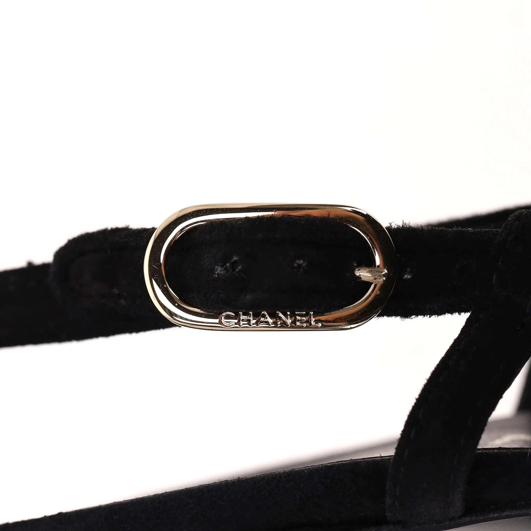 Chanel Suede Pumps With A Metallic 'CC' Logo Cap-Toe. Size 39.5 - Image 8