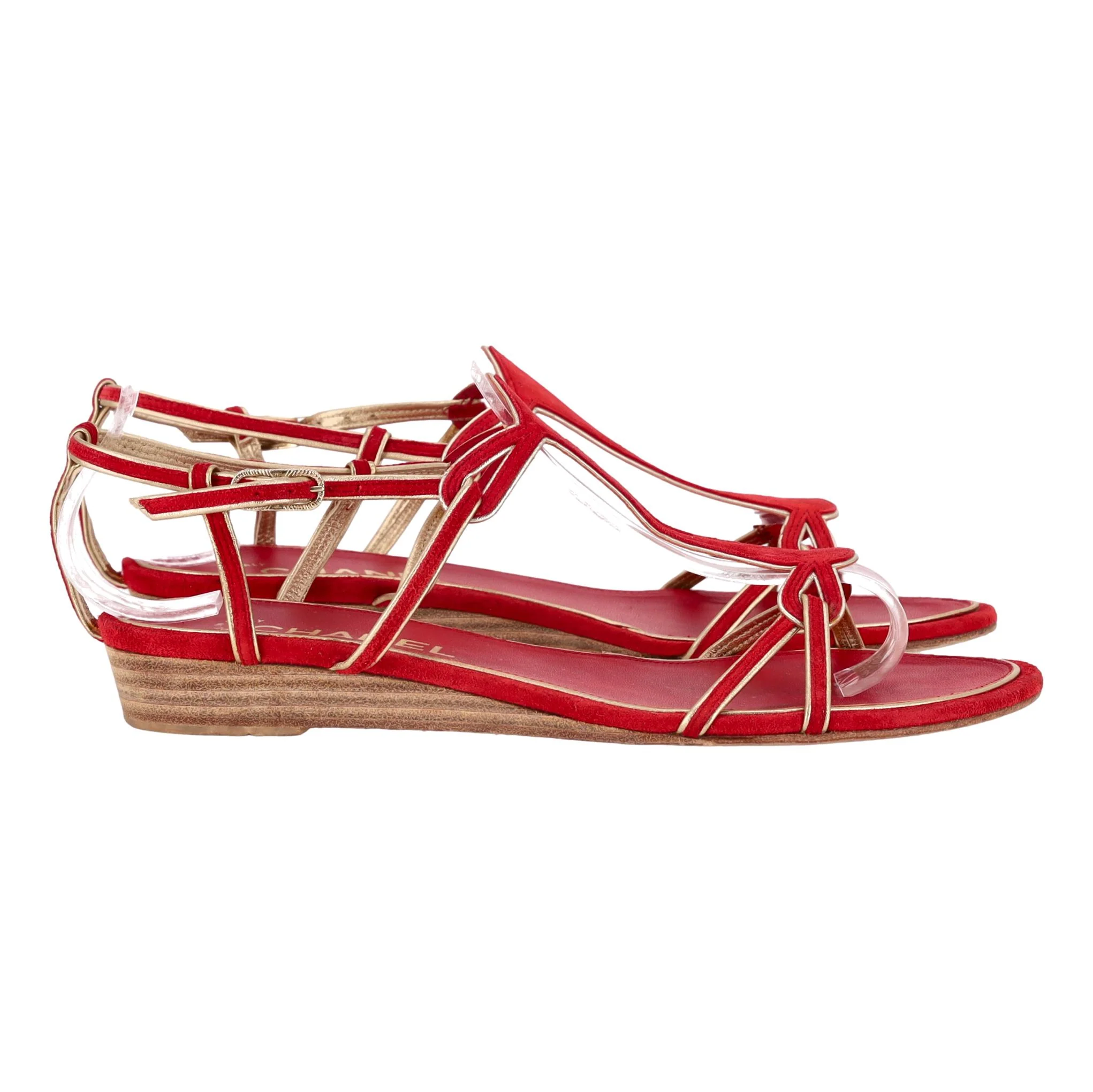 Chanel Low Wedge Suede Sandals With 'CC' Logo Detail. Size 37 - Image 4