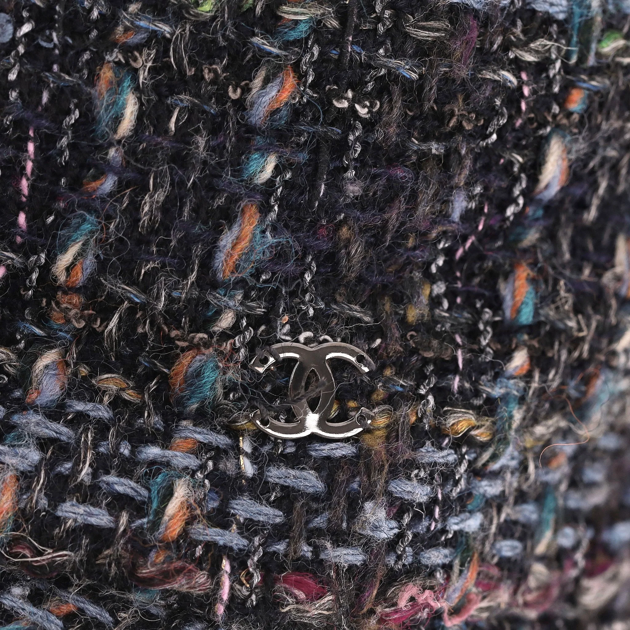 Chanel Tweed Cap With 'CC' Logo Detail - Image 3