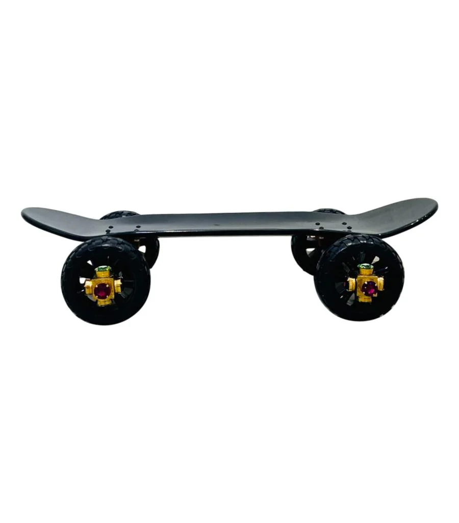 Mawi Ltd Edition Skate Board & Matching Helmets - Image 4