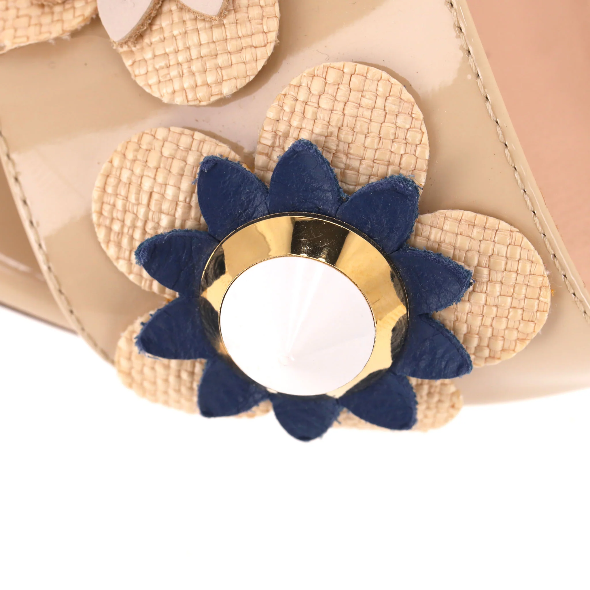 Fendi 3D Flowerland Patent Leather Heeled Mules. Size 35 - Image 10