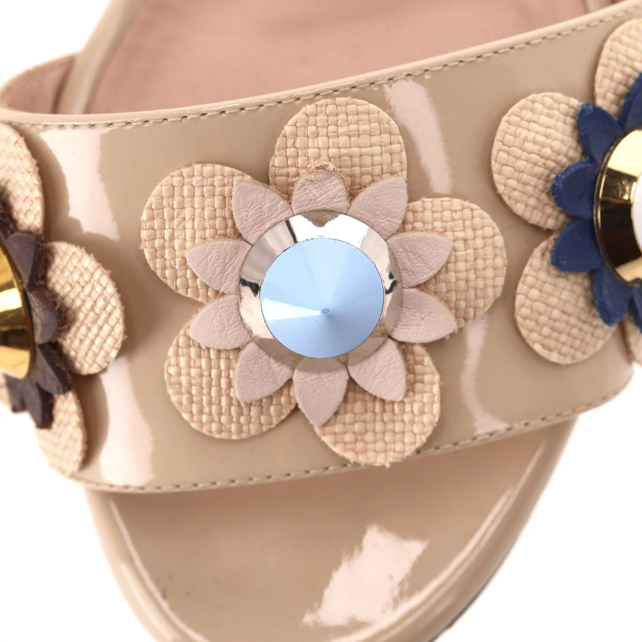 Fendi 3D Flowerland Patent Leather Heeled Mules. Size 35 - Image 8