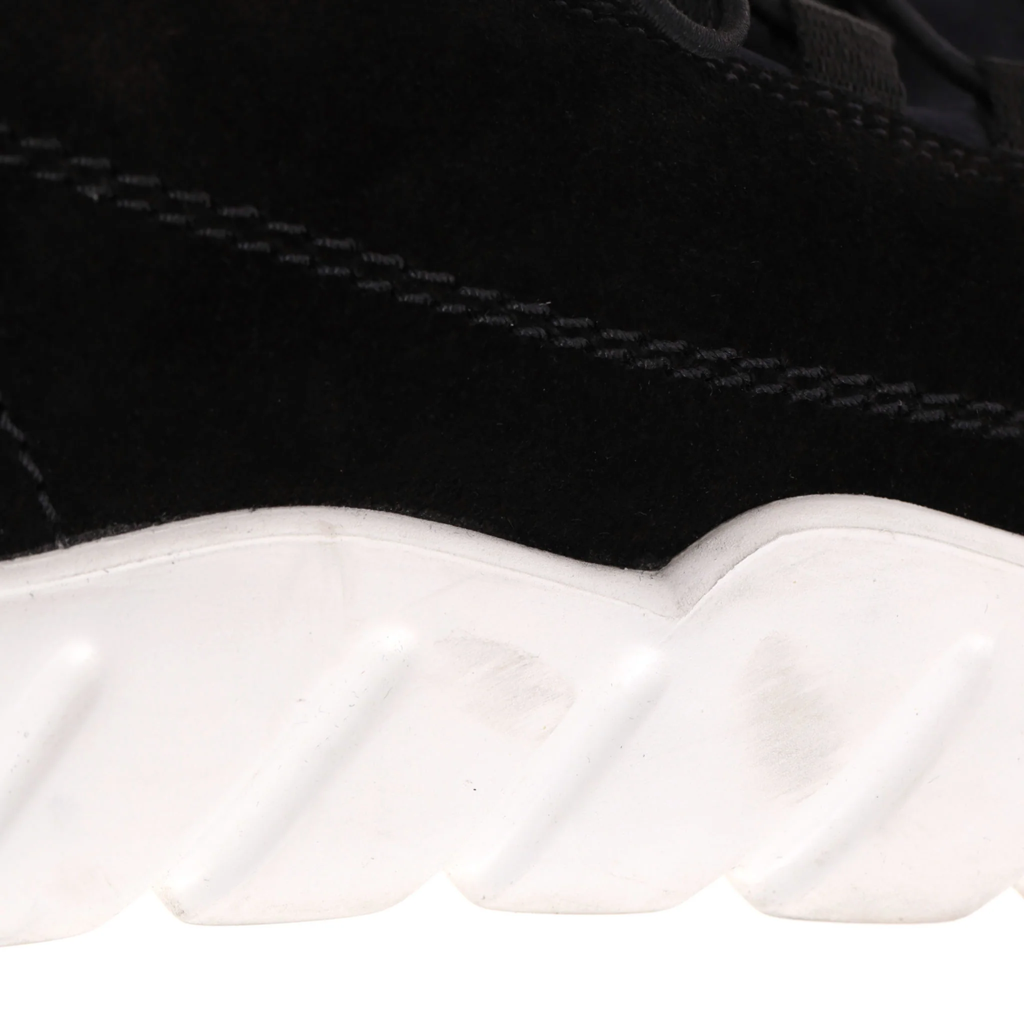 Fendi Suede Logo Sneakers. Size 41.5 - Image 10