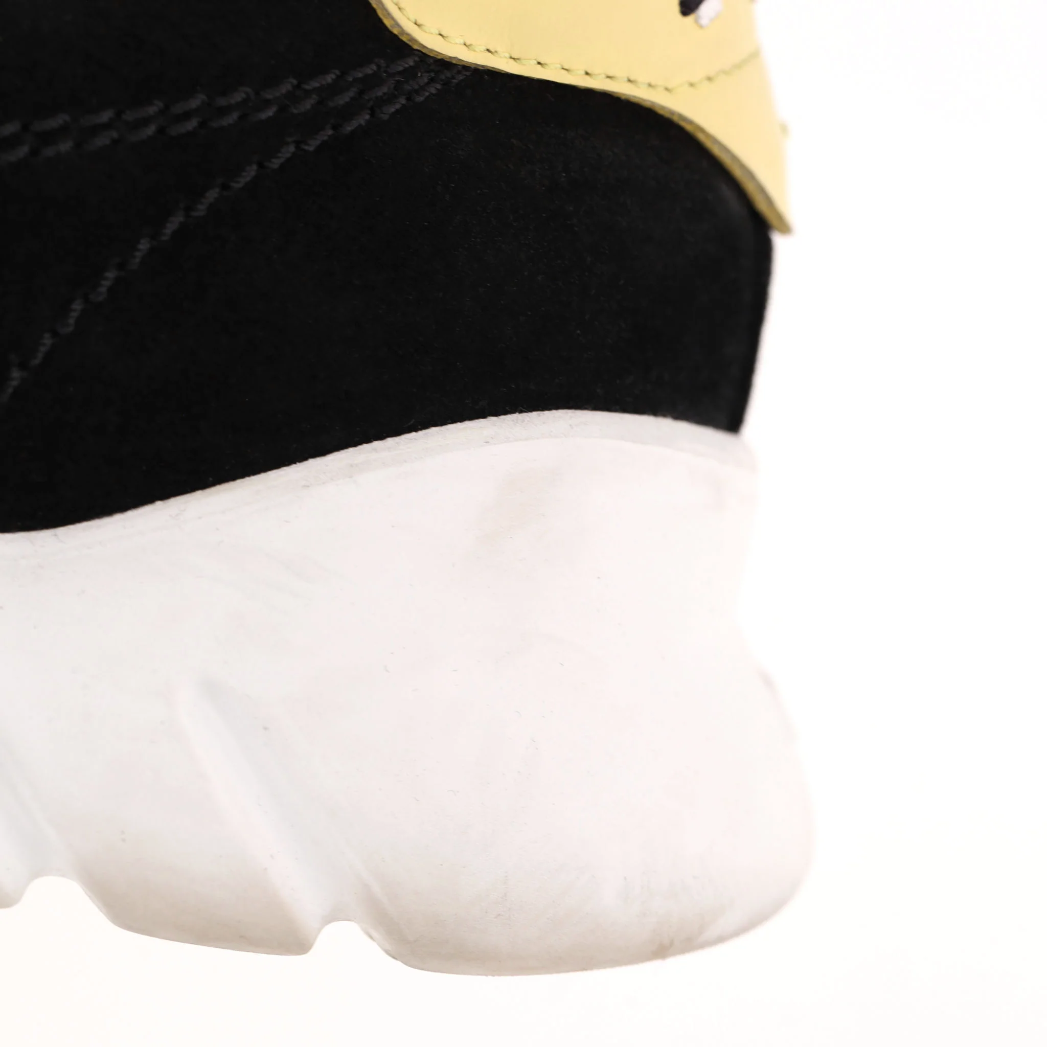 Fendi Suede Logo Sneakers. Size 41.5 - Image 9