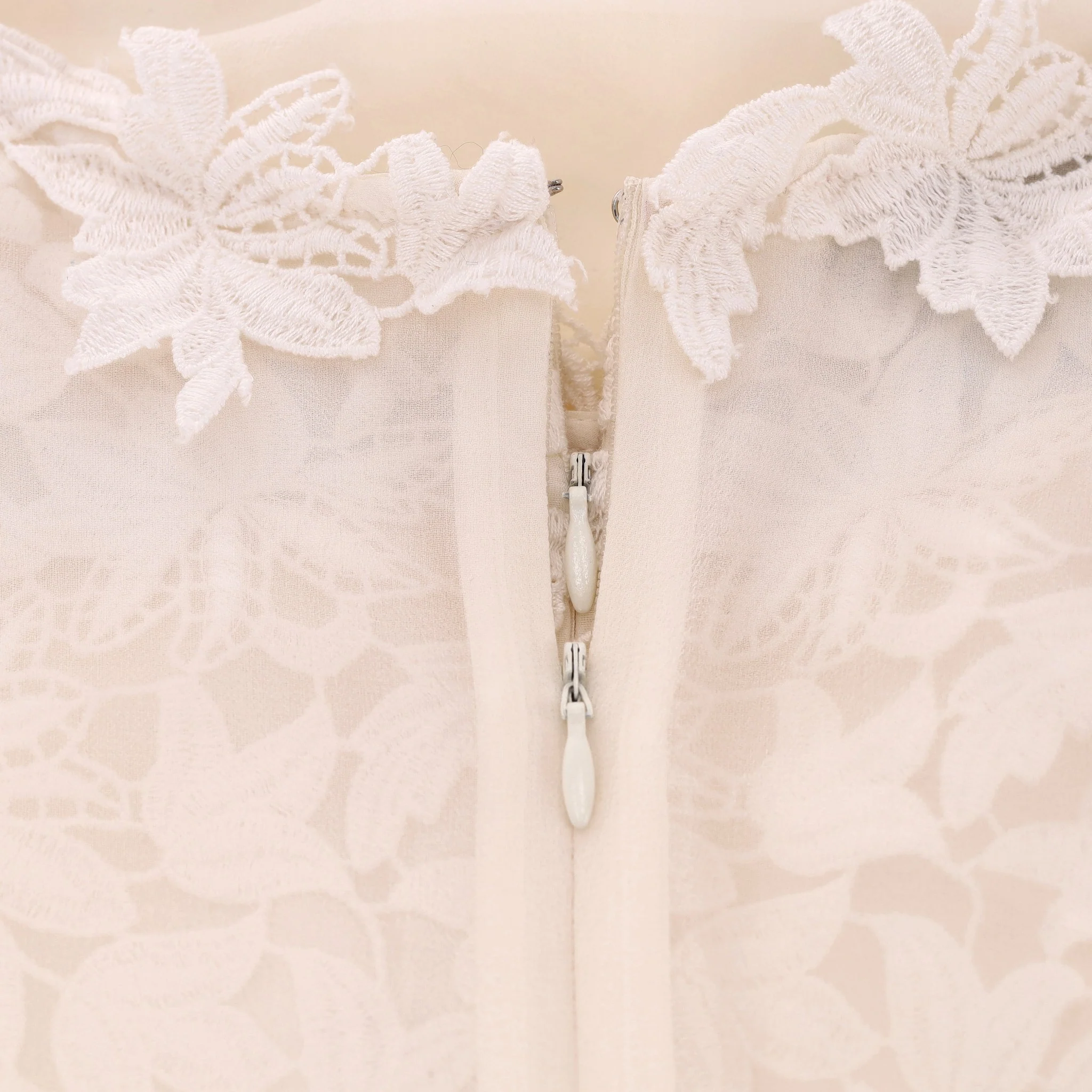 Giambattista Valli Guipure Lace Cape Dress. Size 38IT - Image 8