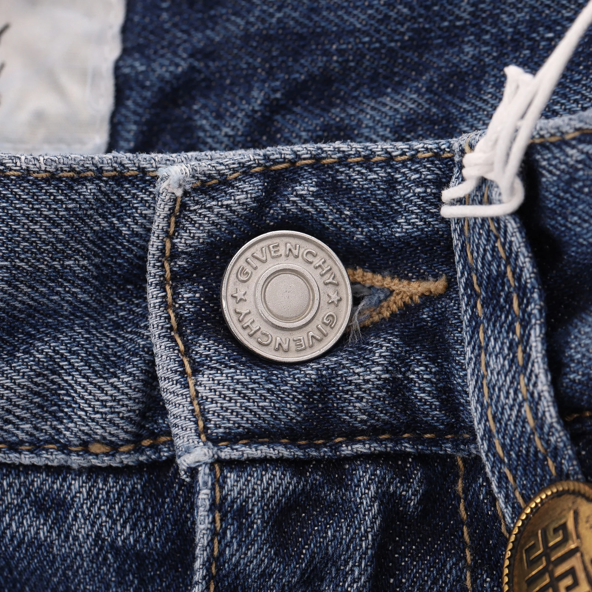 Givenchy Denim Mini Skirt With A Chain Detail. Size 34FR - Image 7