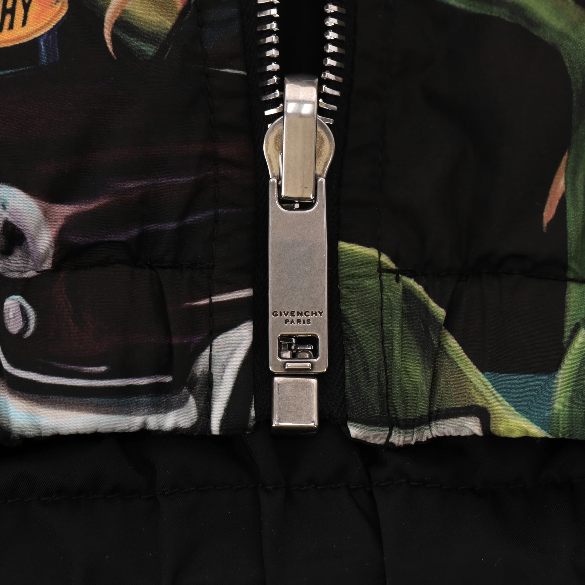 Givenchy Motel Print Reversible Hooded Nylon Jacket. Size 54FR - Image 11