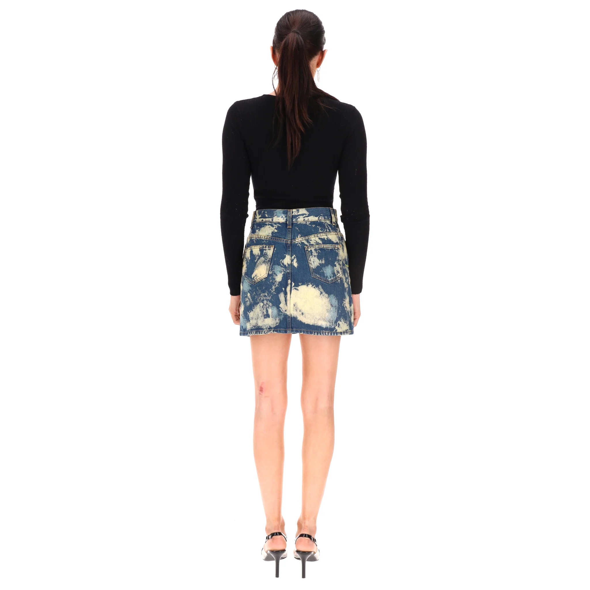 Gucci Denim Floral Embroidered Skirt. Size 40IT - Image 4