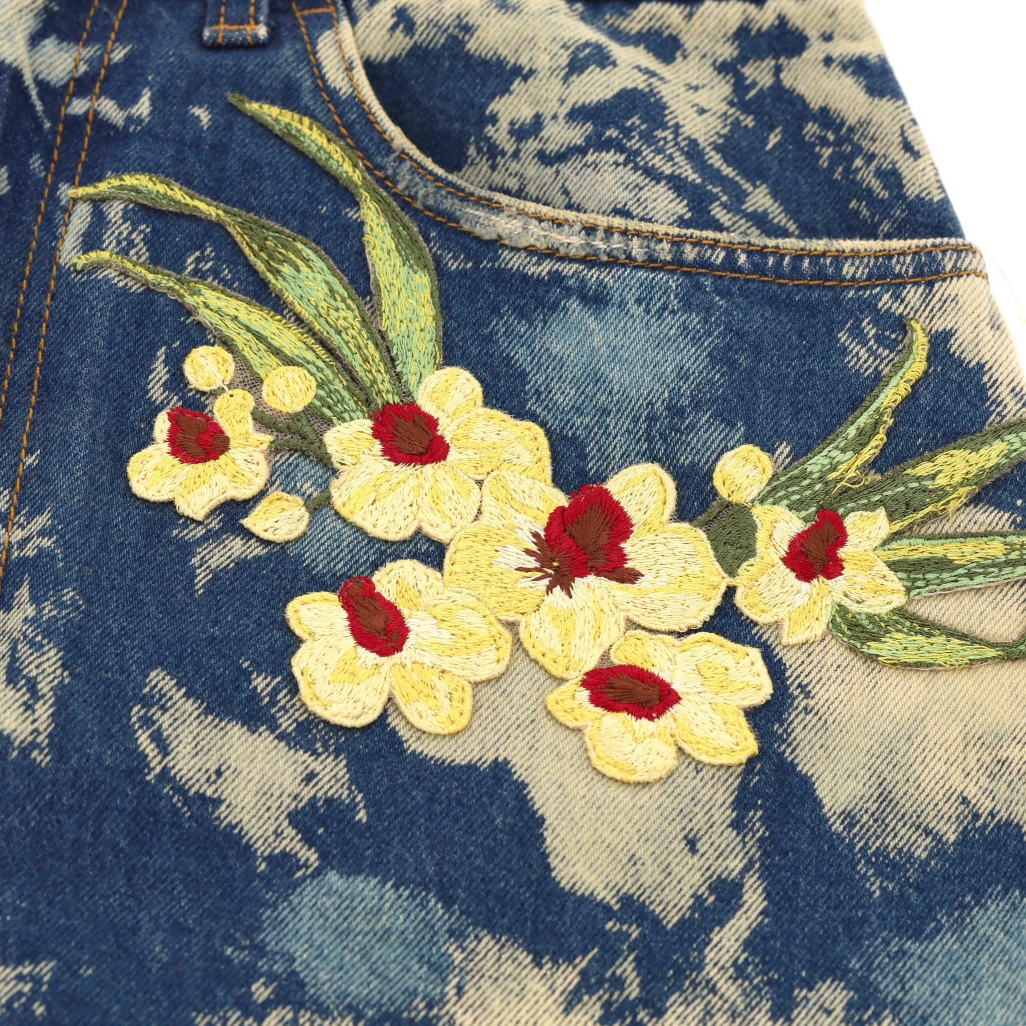 Gucci Denim Floral Embroidered Skirt. Size 40IT - Image 6