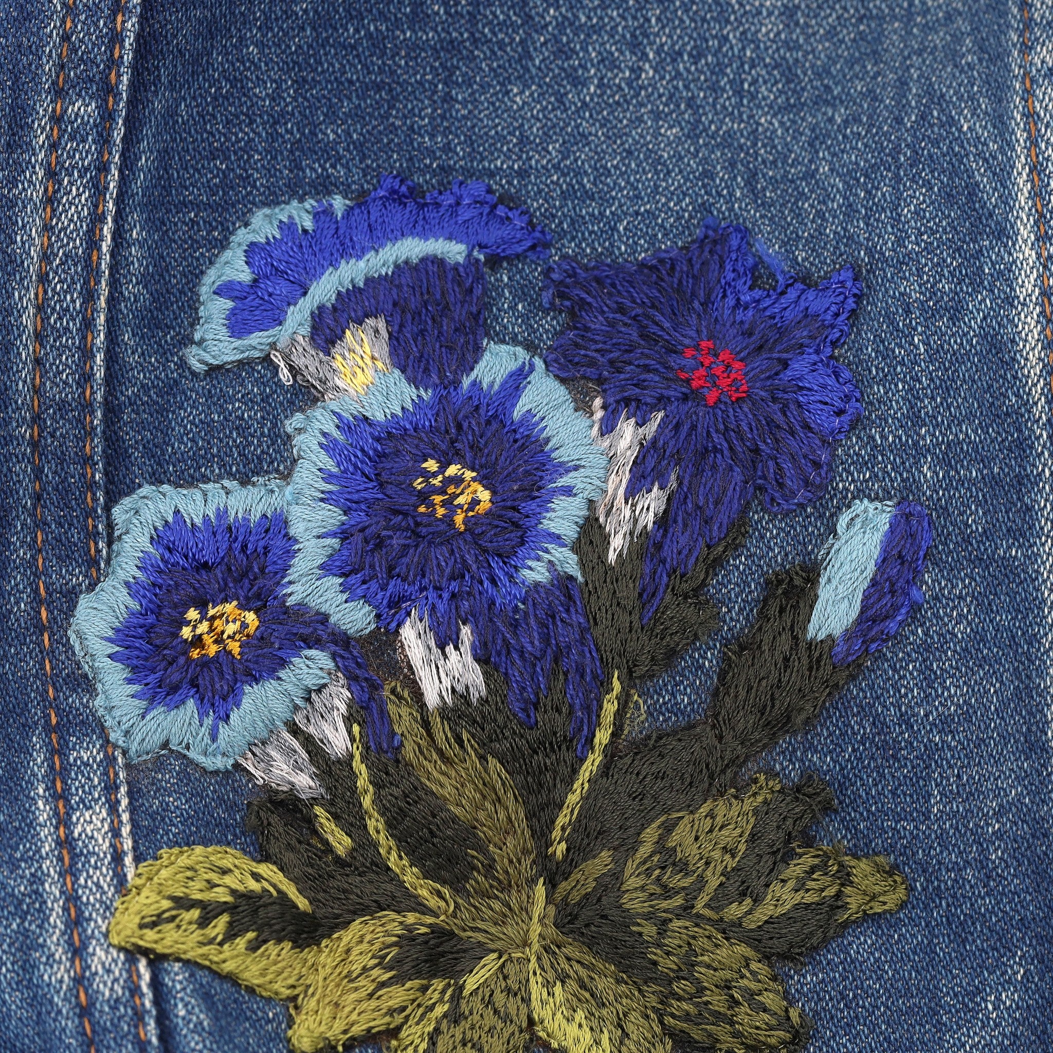 Gucci 'Hollywood' Bunny Embroidered Denim Jacket. Size 44T - Image 5