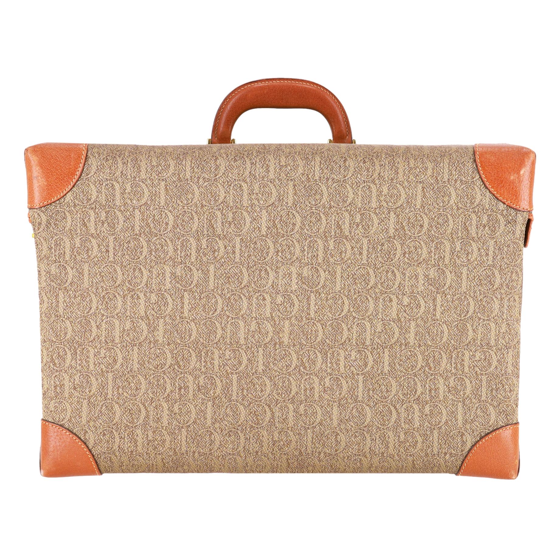 Gucci Vintage All-Over 'Gucci' Logo Canvas Vanity Case - Image 4