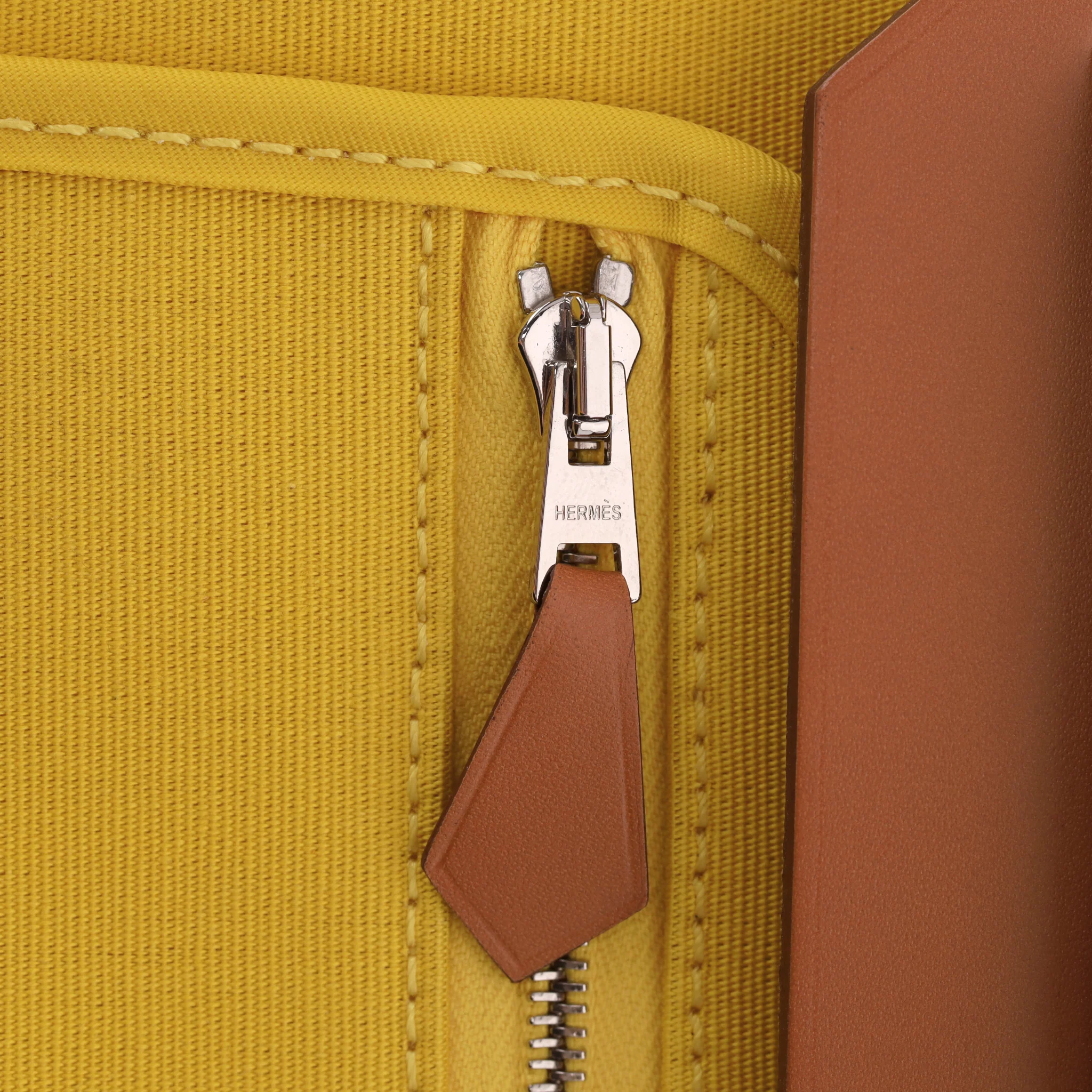 Hermès Toile & Vache Leather Hunter Herbag Zip 31 Bag & Matching Pouch - Image 11