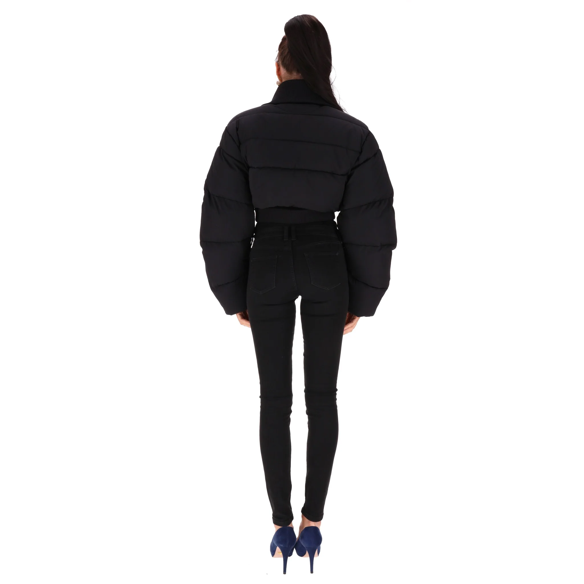 Jacquemus La Montage Cut-Out Detail Cropped Puffer Jacket. Size 40FR - Image 4