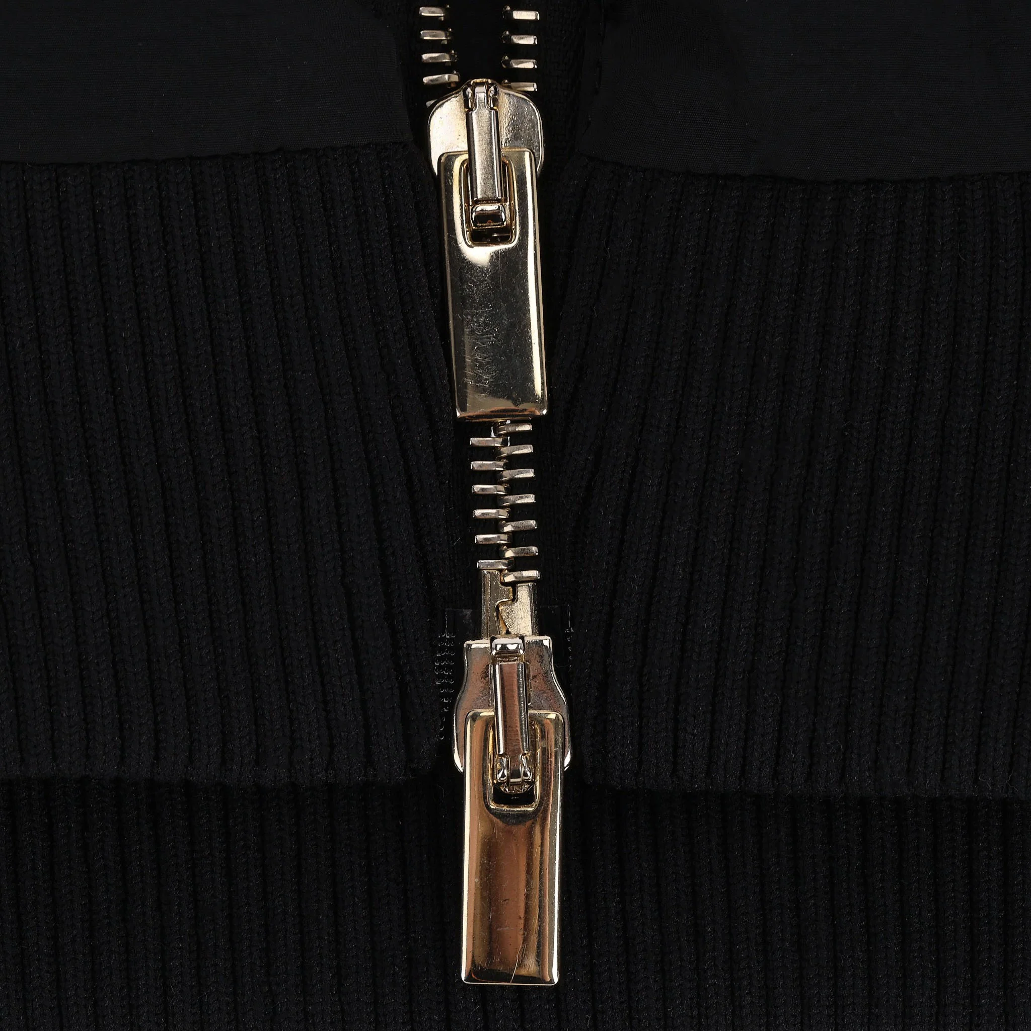 Jacquemus La Montage Cut-Out Detail Cropped Puffer Jacket. Size 40FR - Image 5