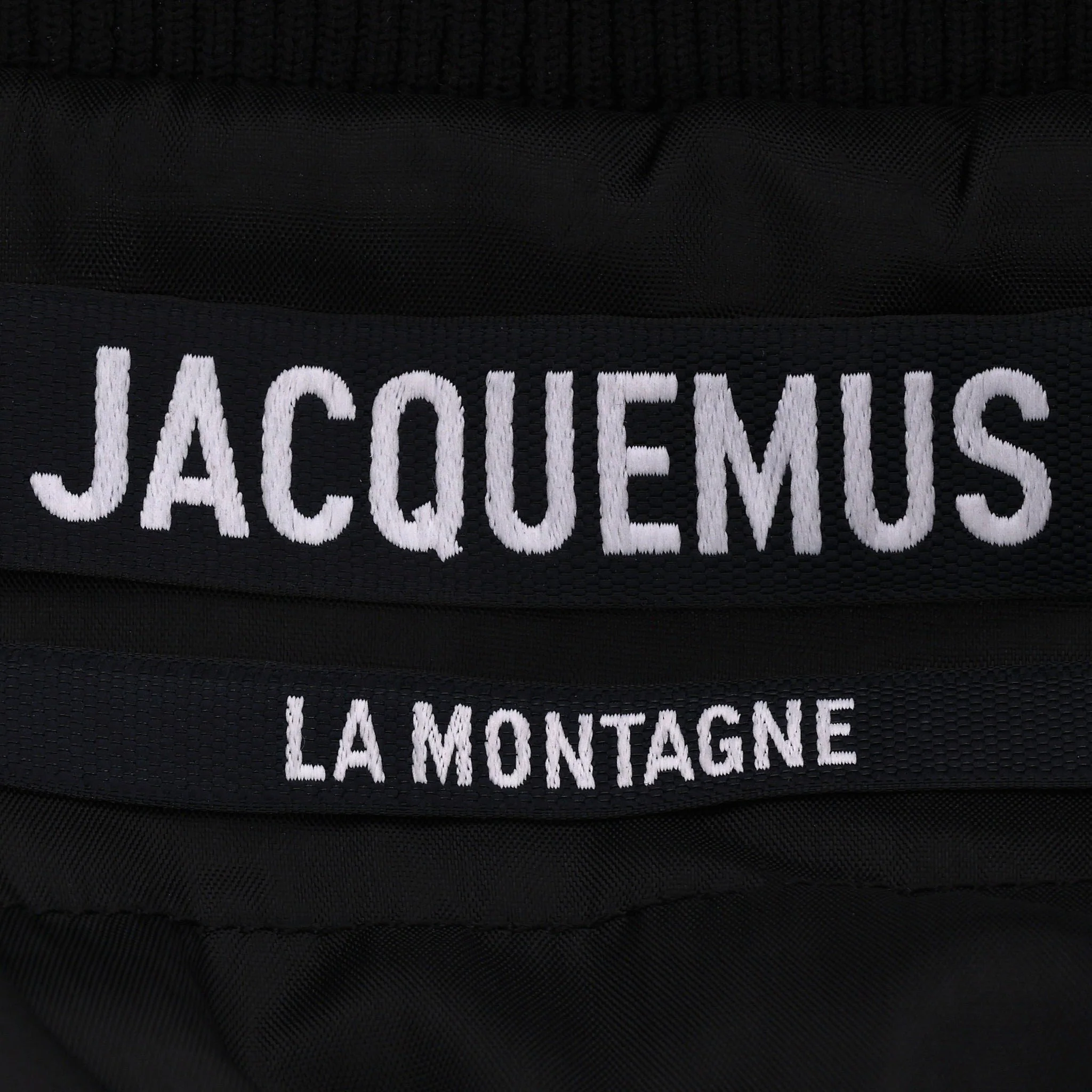Jacquemus La Montage Cut-Out Detail Cropped Puffer Jacket. Size 40FR - Image 6