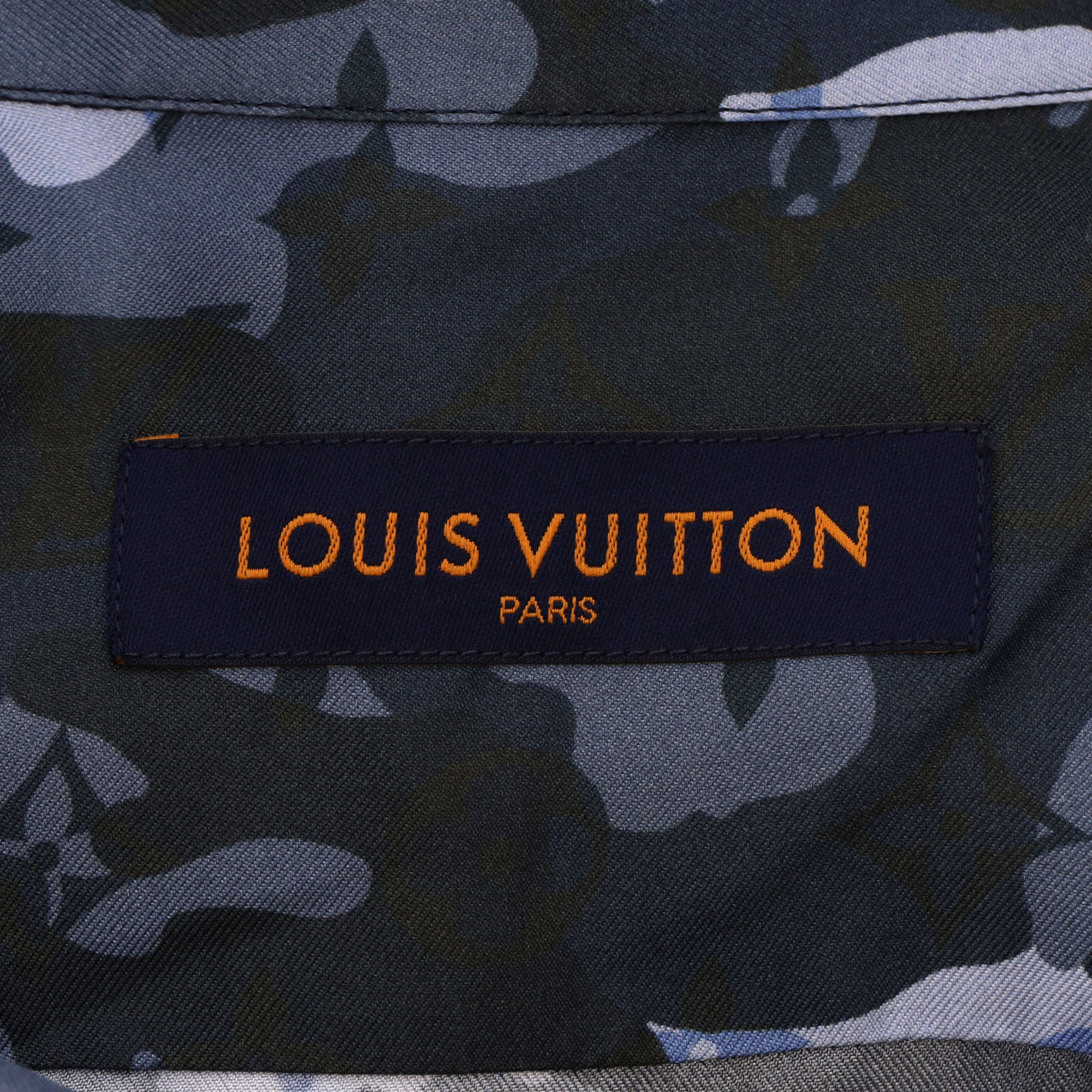 Louis Vuitton Camouflage 'LV' Monogram Silk Shirt. Size L - Image 6